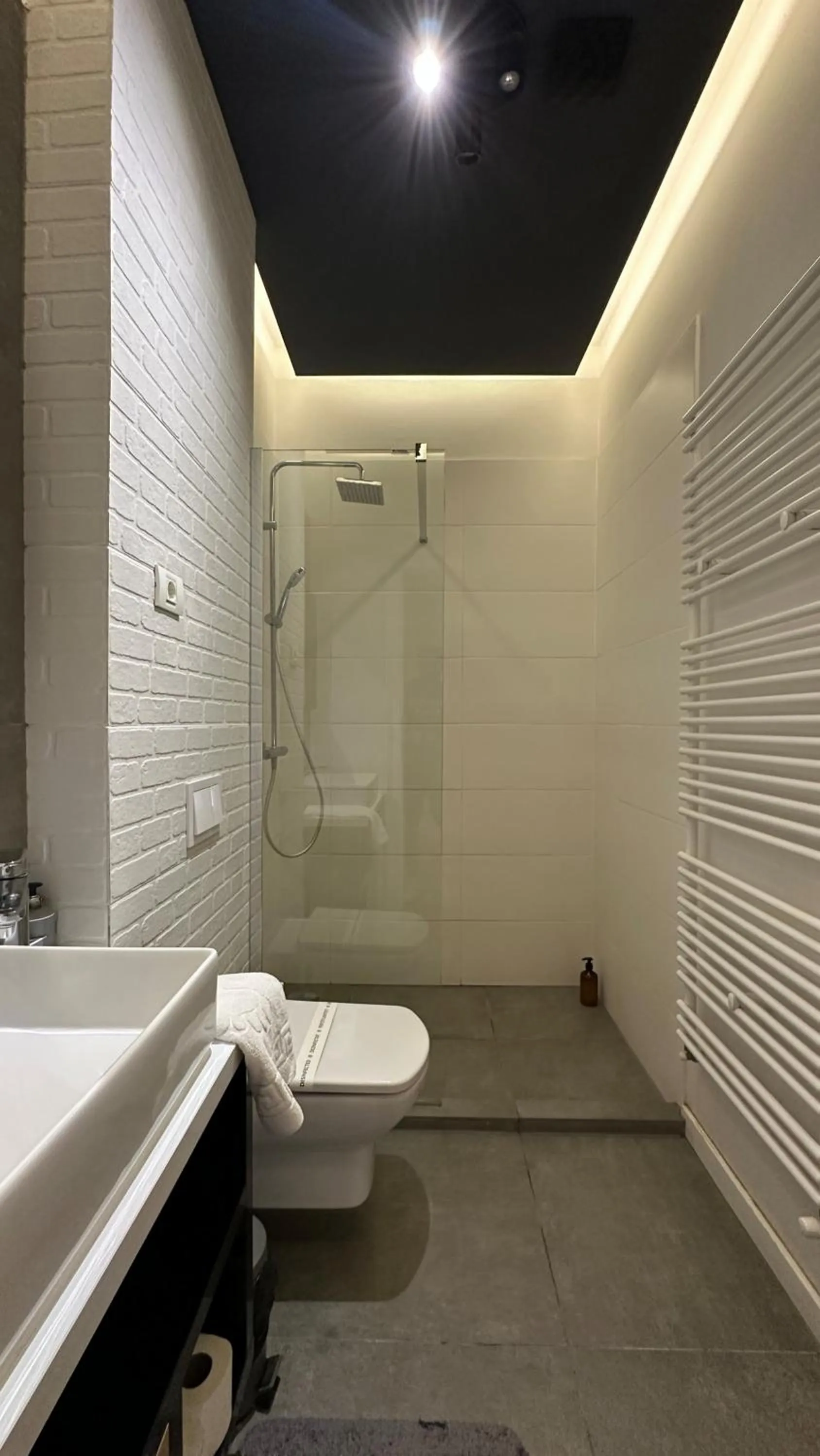 Shower in Carol Residence - ultra central - powered by NEO