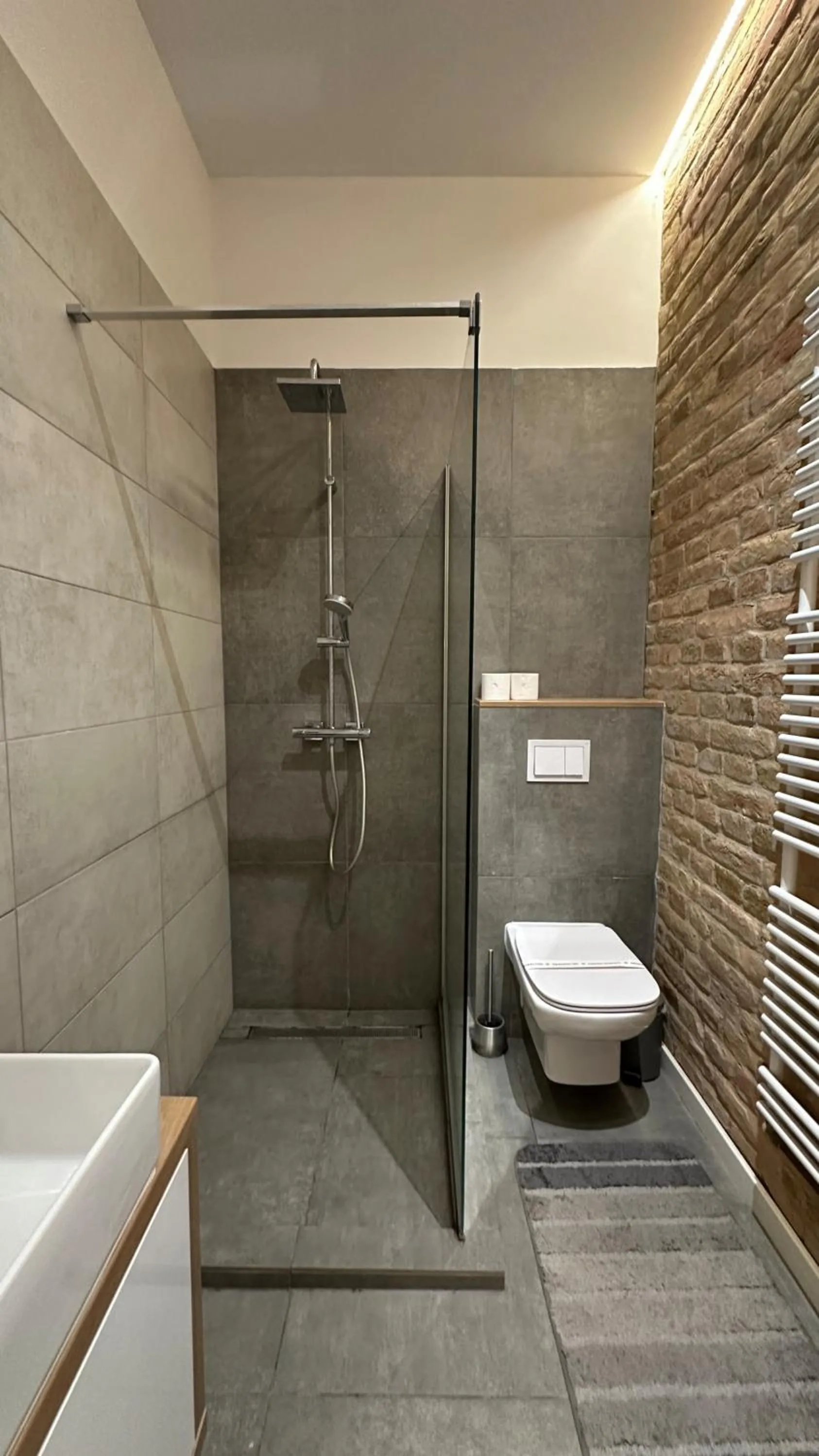 Shower in Carol Residence - ultra central - powered by NEO