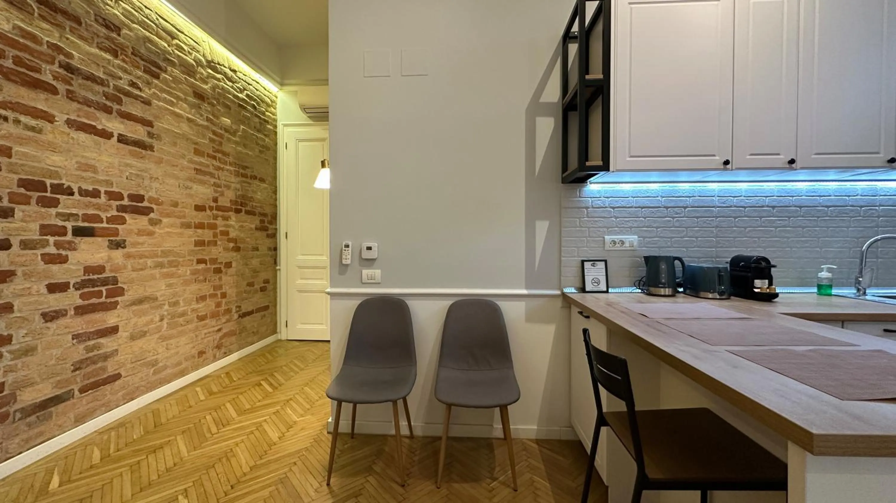 Coffee/tea facilities in Carol Residence - ultra central - powered by NEO