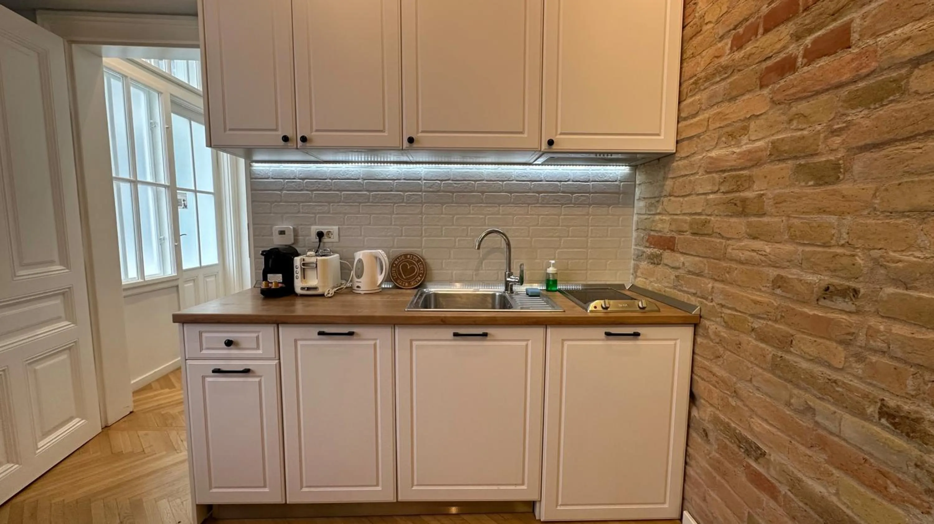 Coffee/tea facilities in Carol Residence - ultra central - powered by NEO