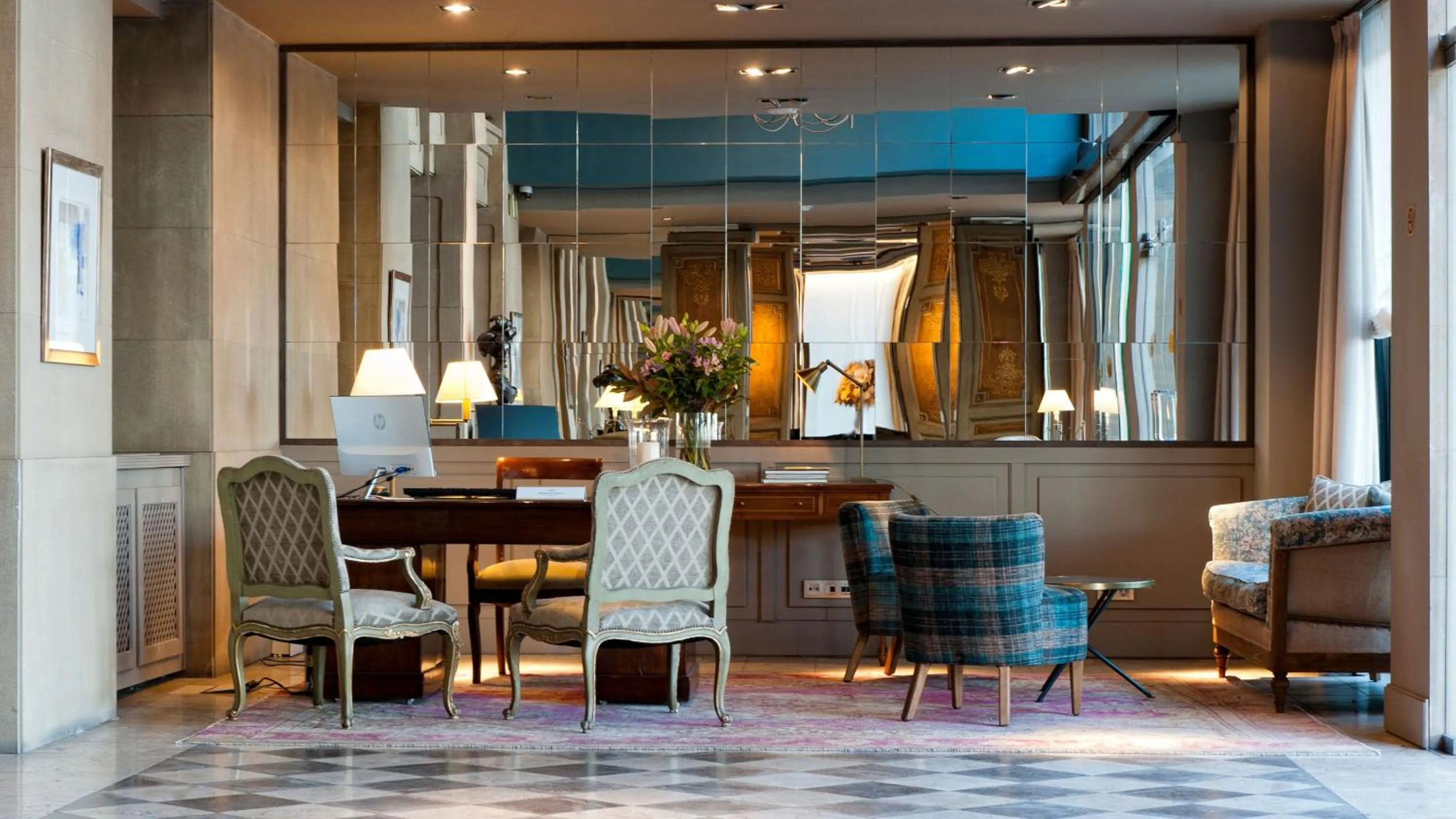 Lobby or reception in Duquesa de Cardona Hotel 4 Sup by Grup Duquessa