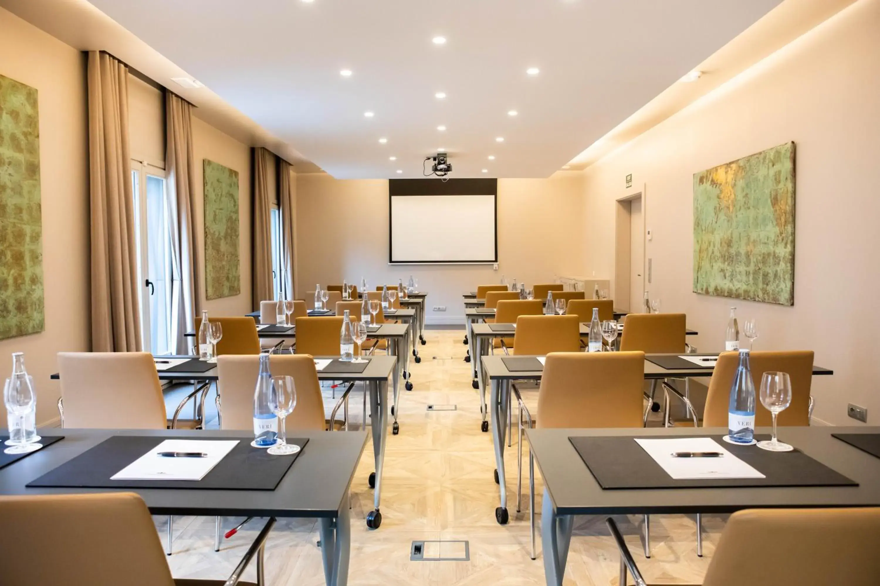 Lounge or bar in Duquesa de Cardona Hotel 4 Sup by Grup Duquessa Lounge or bar in Duquesa de Cardona Hotel 4 Sup by Grup Duquessa