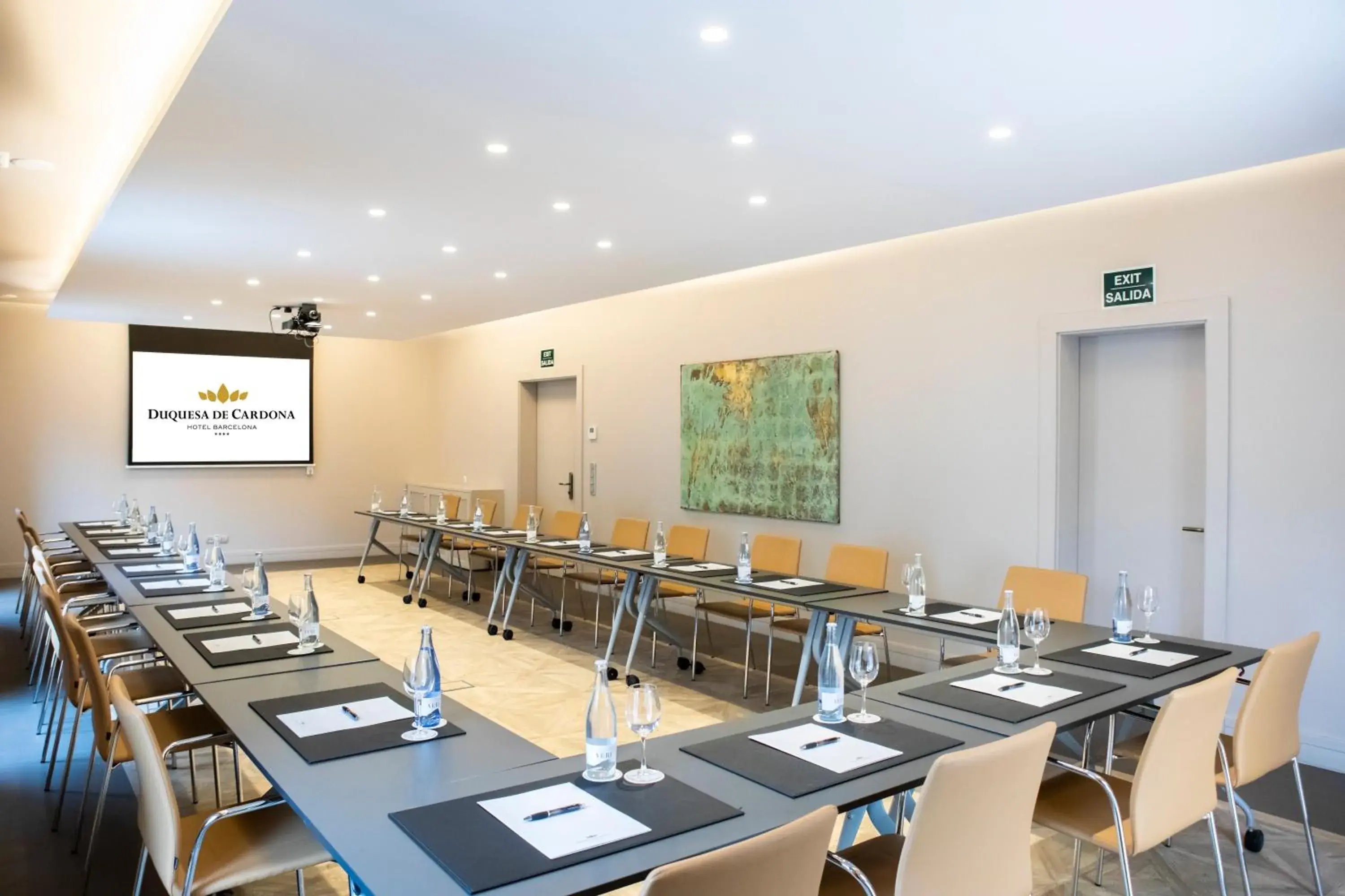 Lounge or bar in Duquesa de Cardona Hotel 4 Sup by Grup Duquessa Lounge or bar in Duquesa de Cardona Hotel 4 Sup by Grup Duquessa