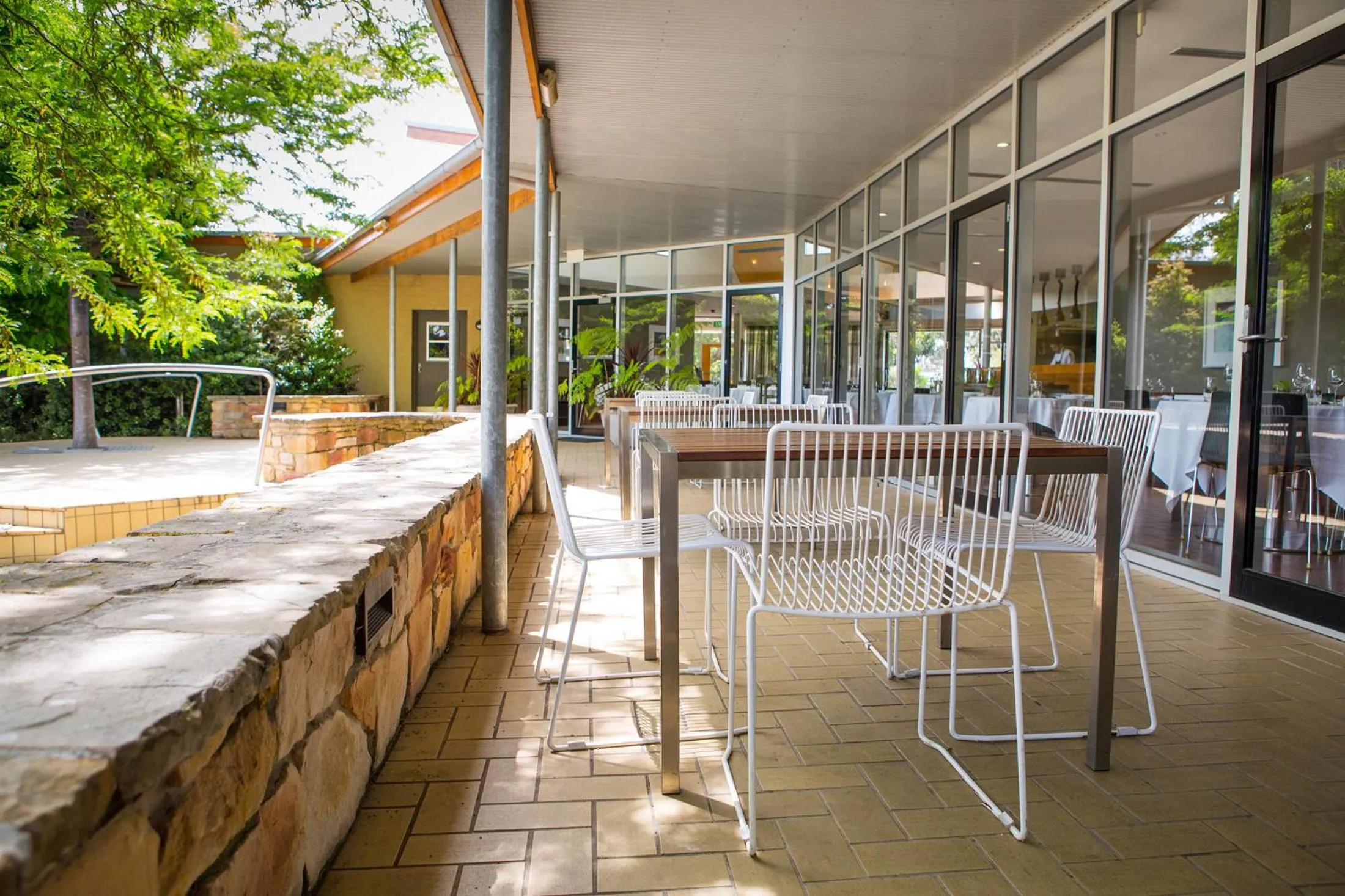 Restaurant/places to eat in Royal Mail Hotel