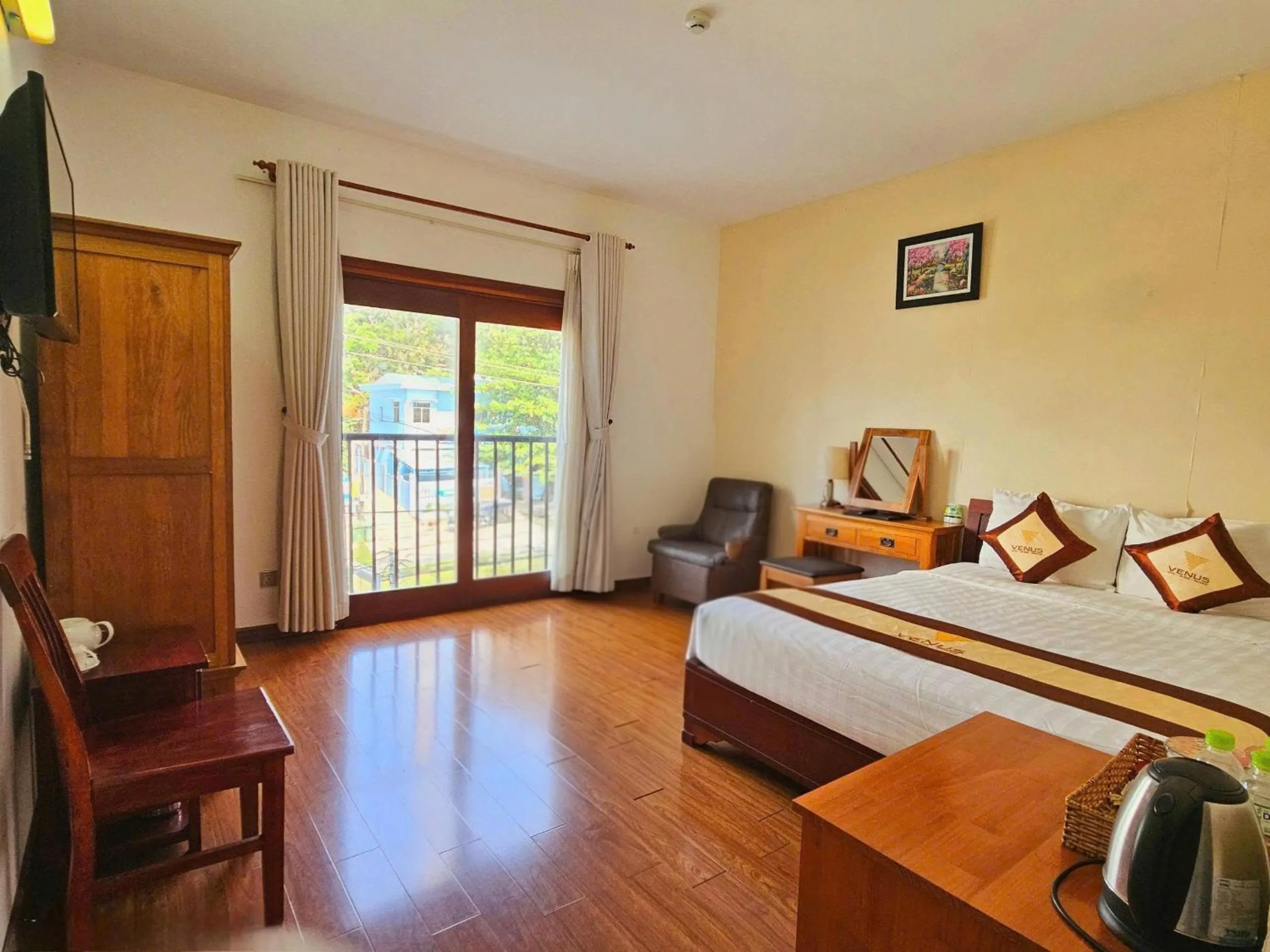 Photo of the whole room, Bed in Venus Phu Quoc Hotel