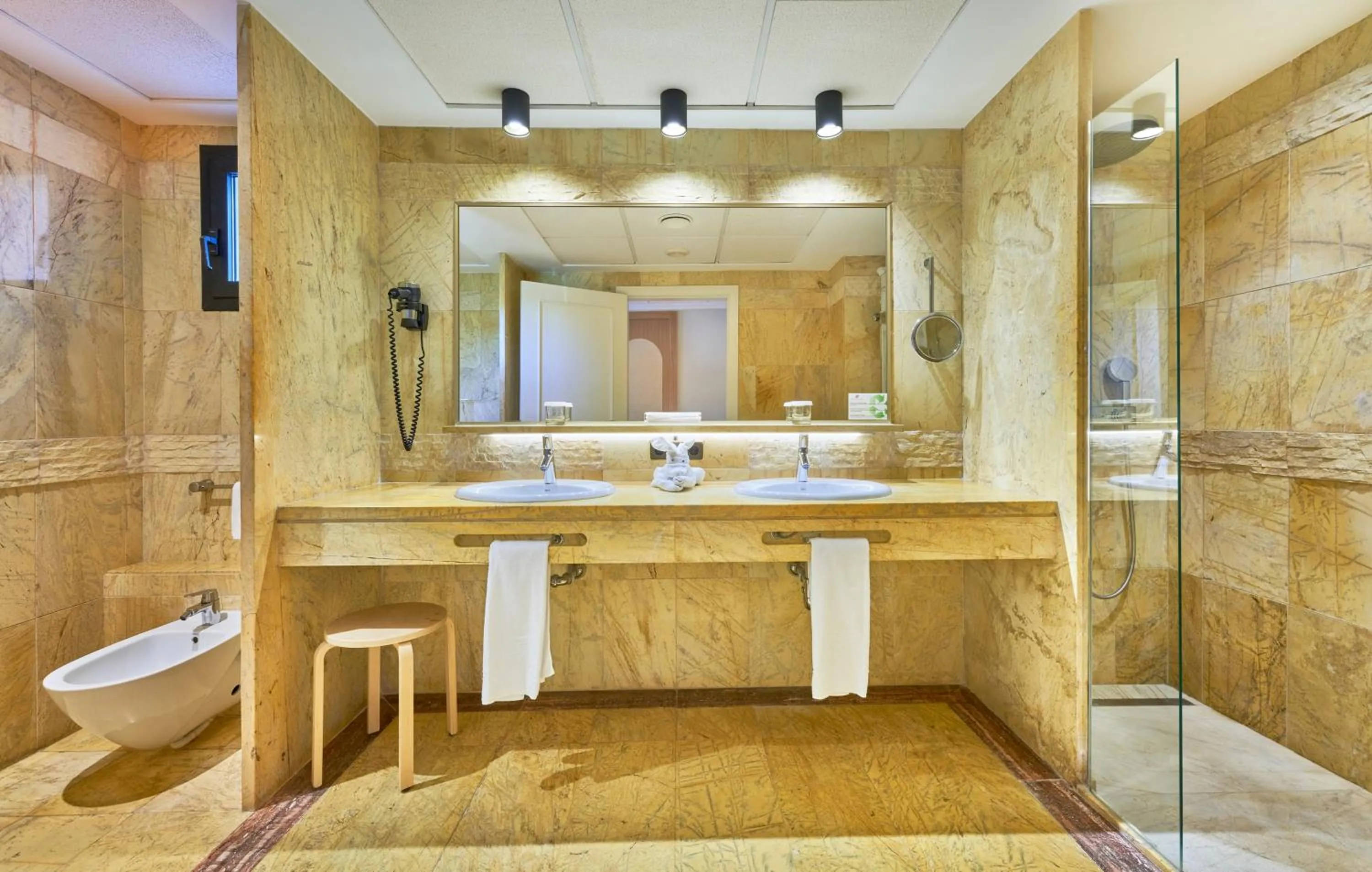 Bathroom in Hotel Serrano Palace