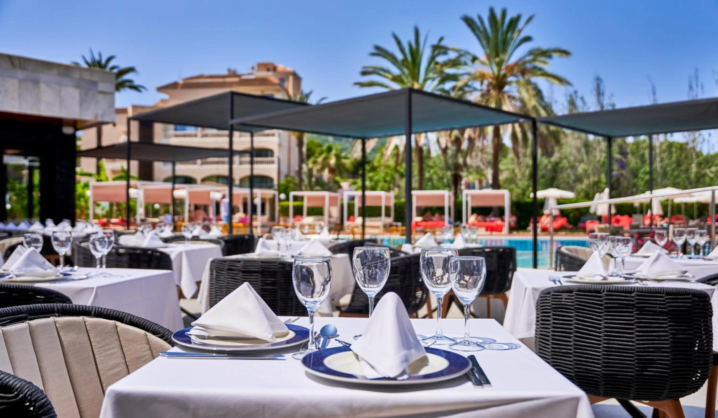 Restaurant/places to eat in Hotel Serrano Palace