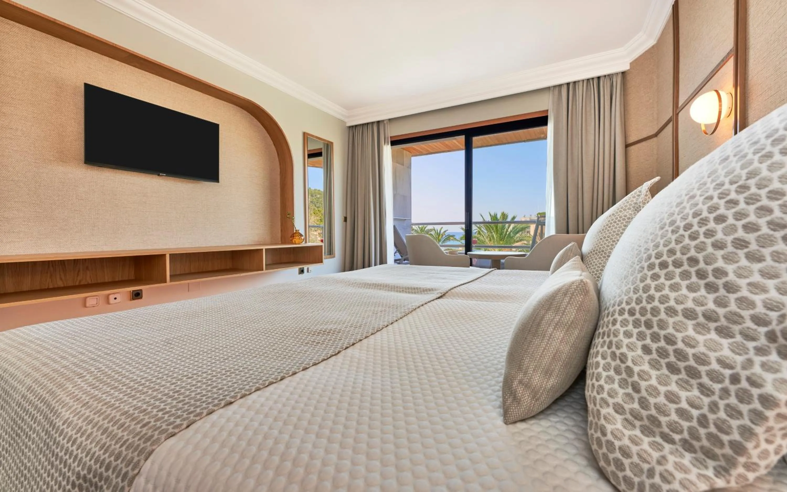 Decorative detail, Bed in Hotel Serrano Palace