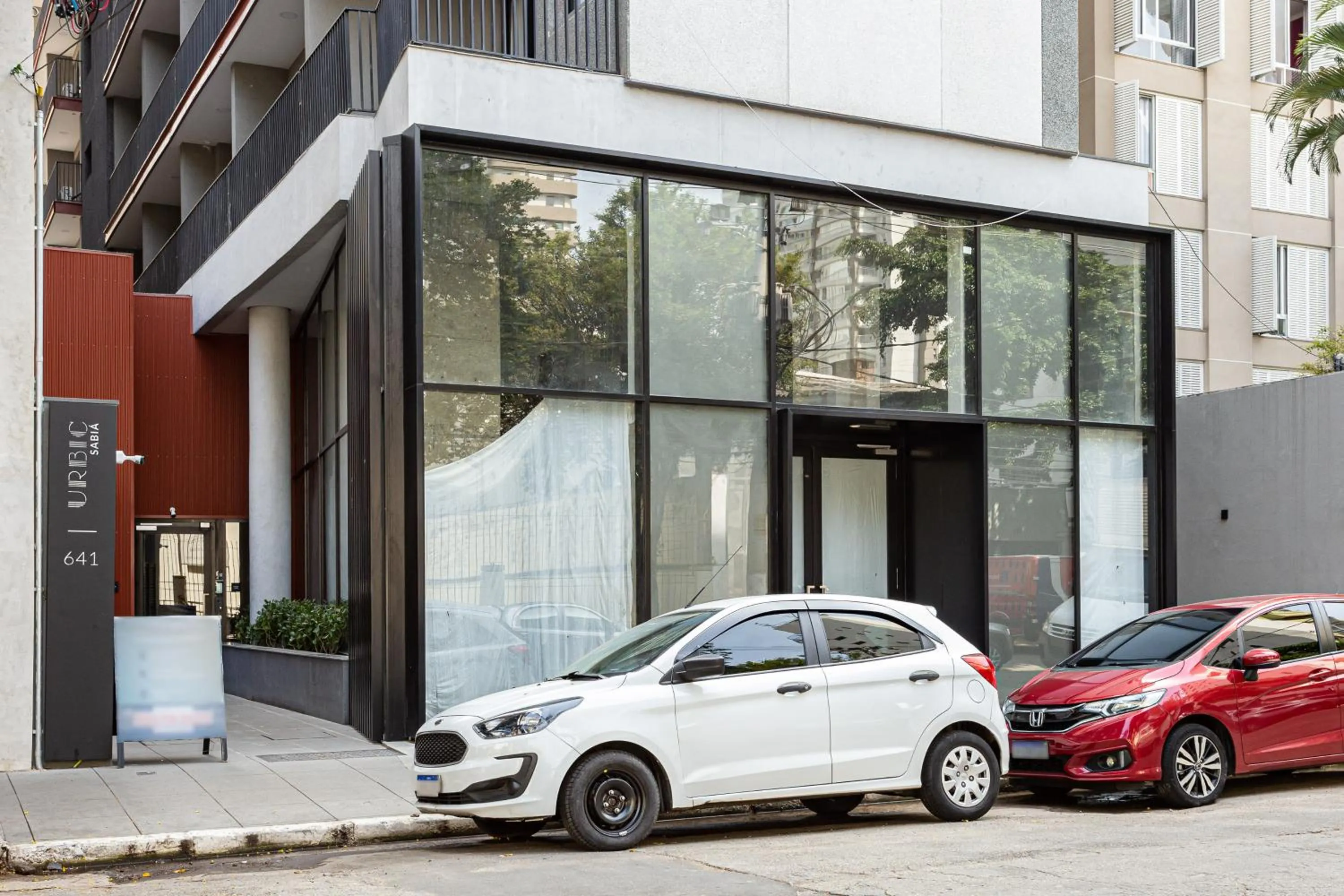 Facade/entrance in Charlie Sabiá Moema