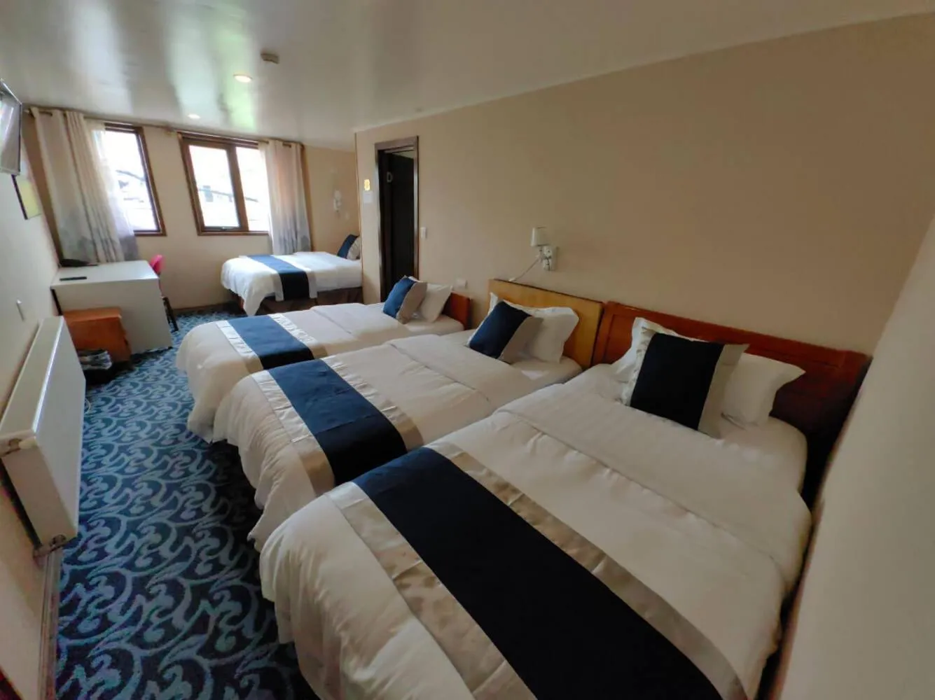 Family Room with Private Bathroom in Hotel Vista Mar