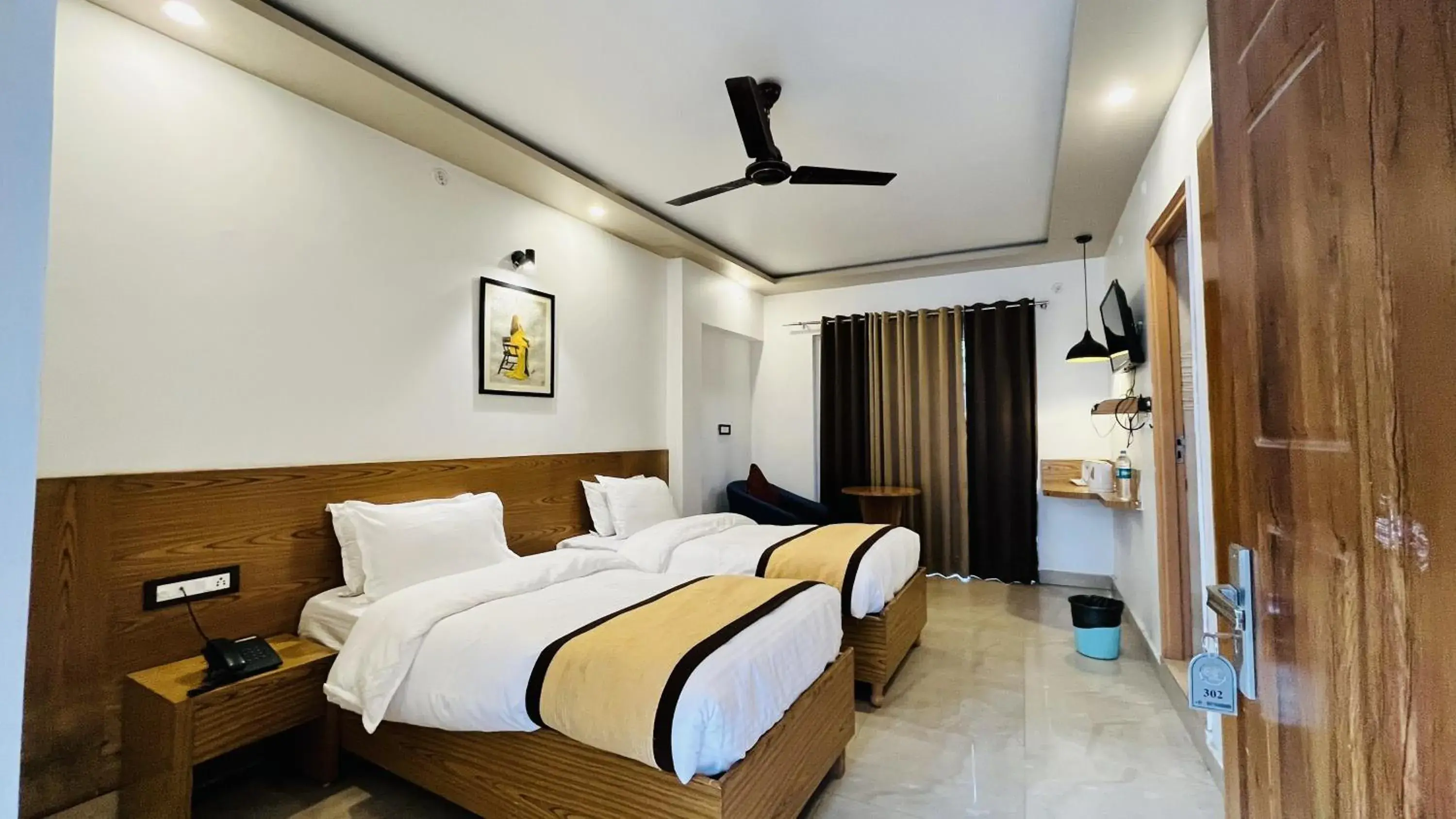 Deluxe Double Room in Green Hills Cottage Rishikesh Deluxe Double Room in Green Hills Cottage Rishikesh
