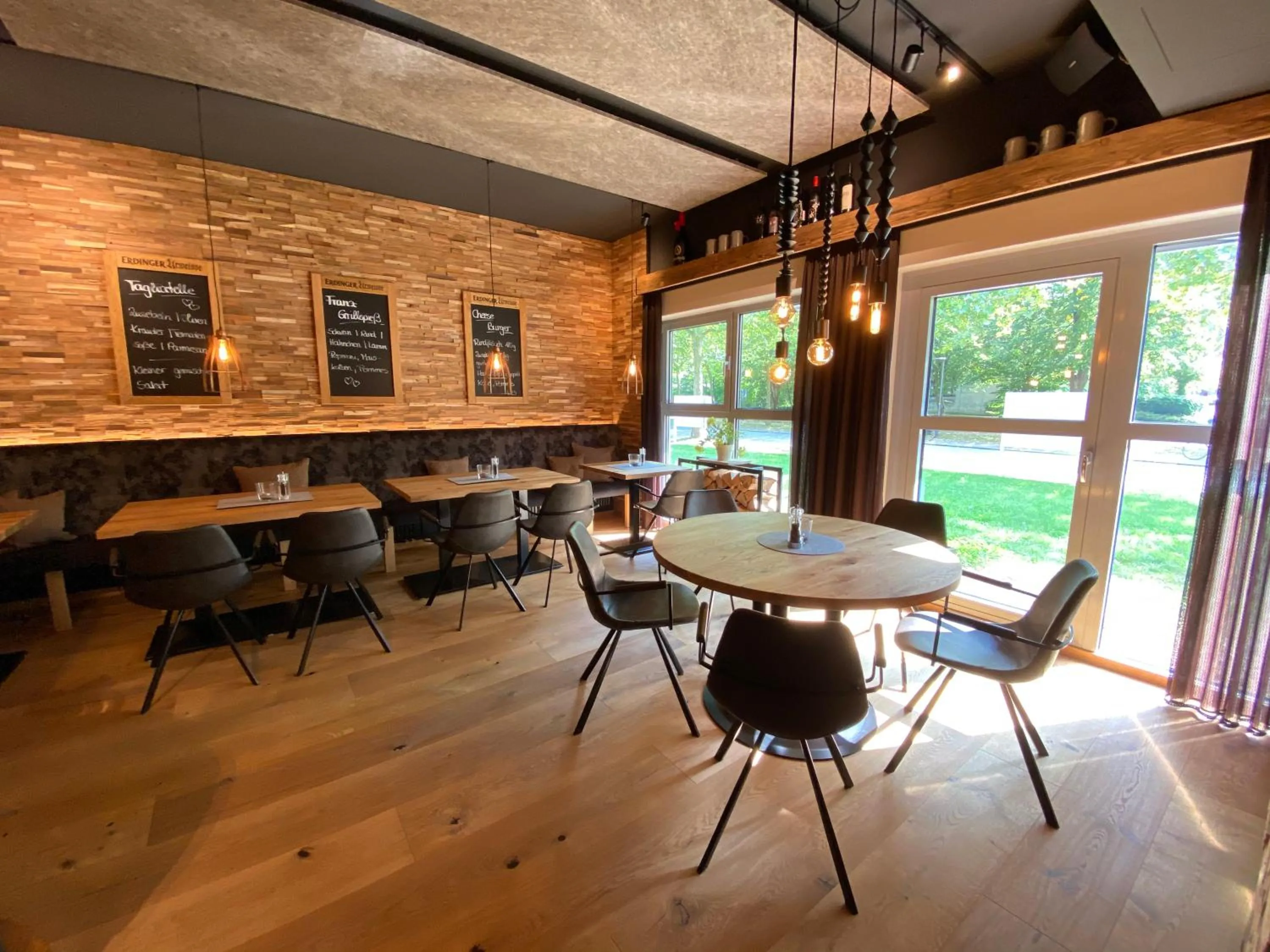 Restaurant/places to eat in Hotel Dein Franz