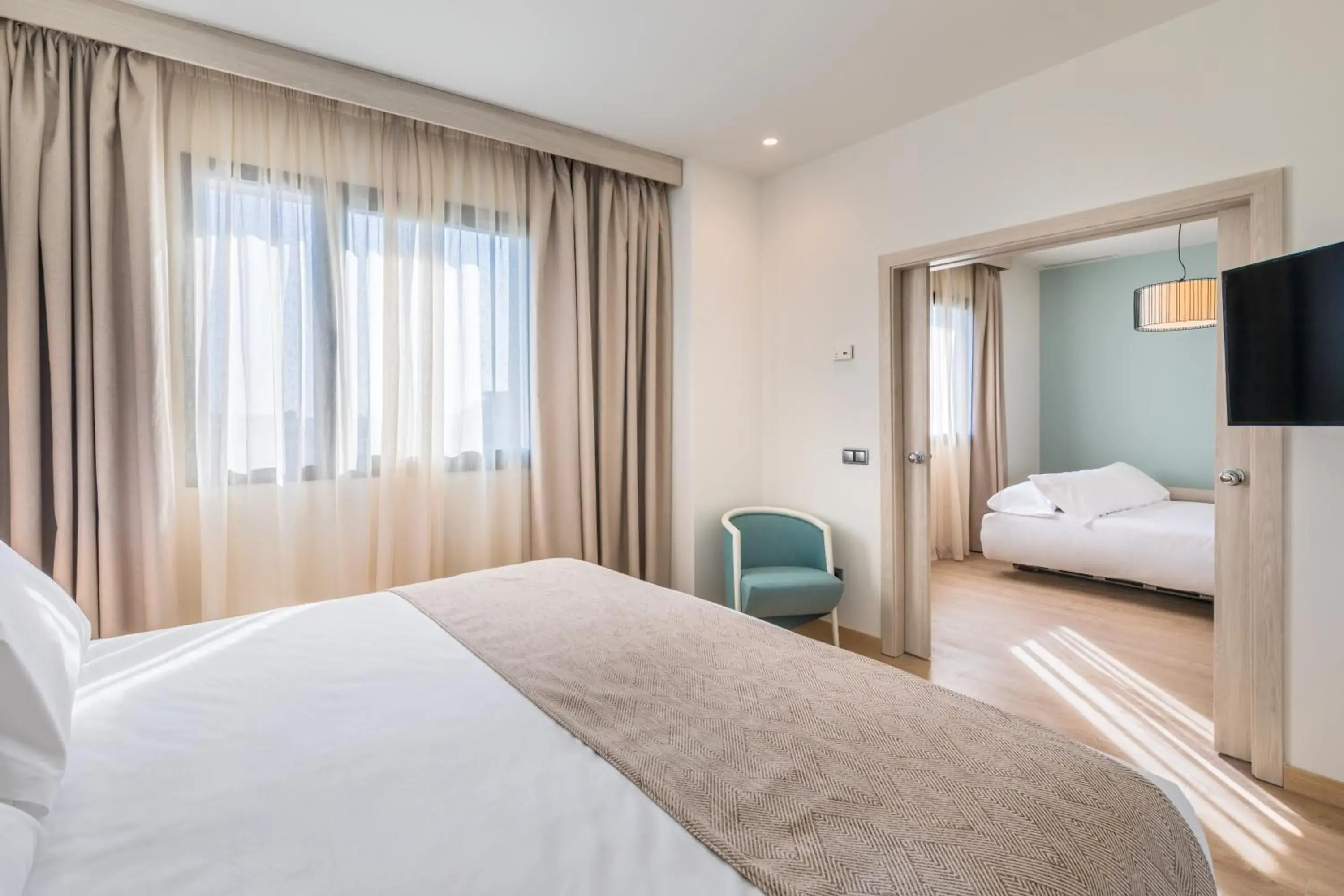 Photo of the whole room, Bed in Occidental Sevilla Viapol Photo of the whole room, Bed in Occidental Sevilla Viapol