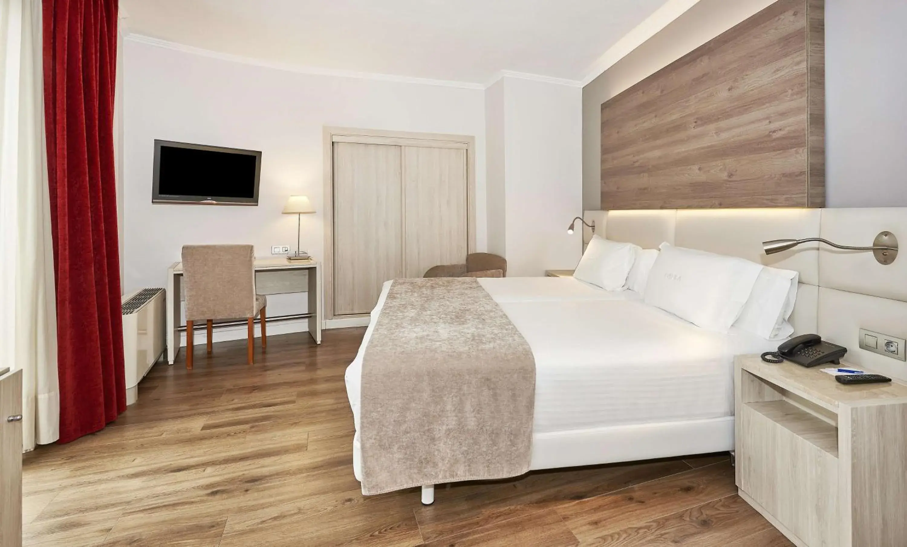 Bedroom, Bed in NH Córdoba Califa Bedroom, Bed in NH Córdoba Califa