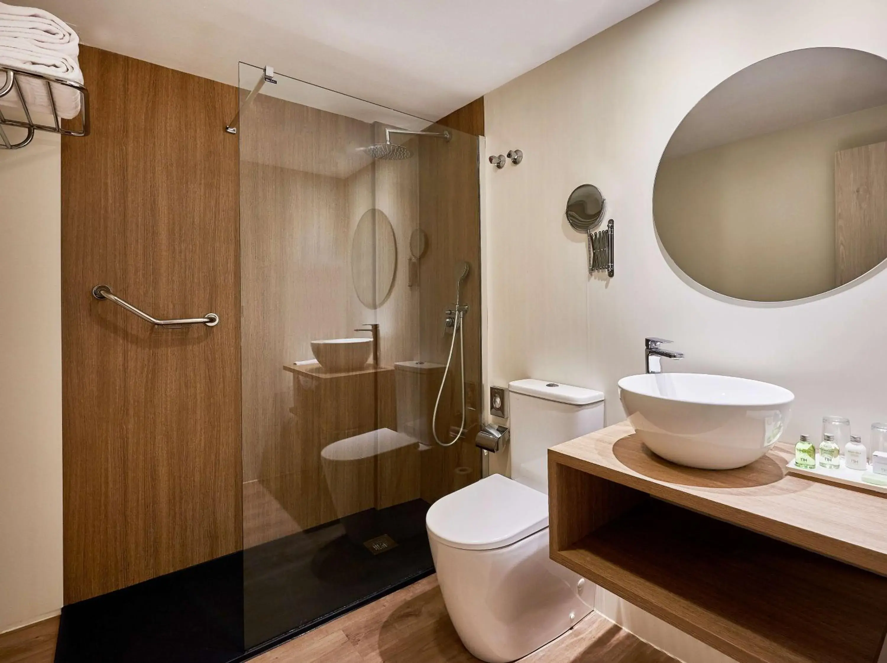 Bathroom in NH Córdoba Califa Bathroom in NH Córdoba Califa