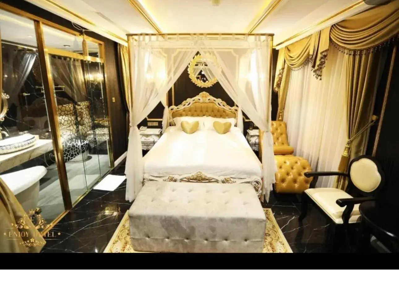 Bed in Enjoy Boutique Saigon Hotel Bed in Enjoy Boutique Saigon Hotel