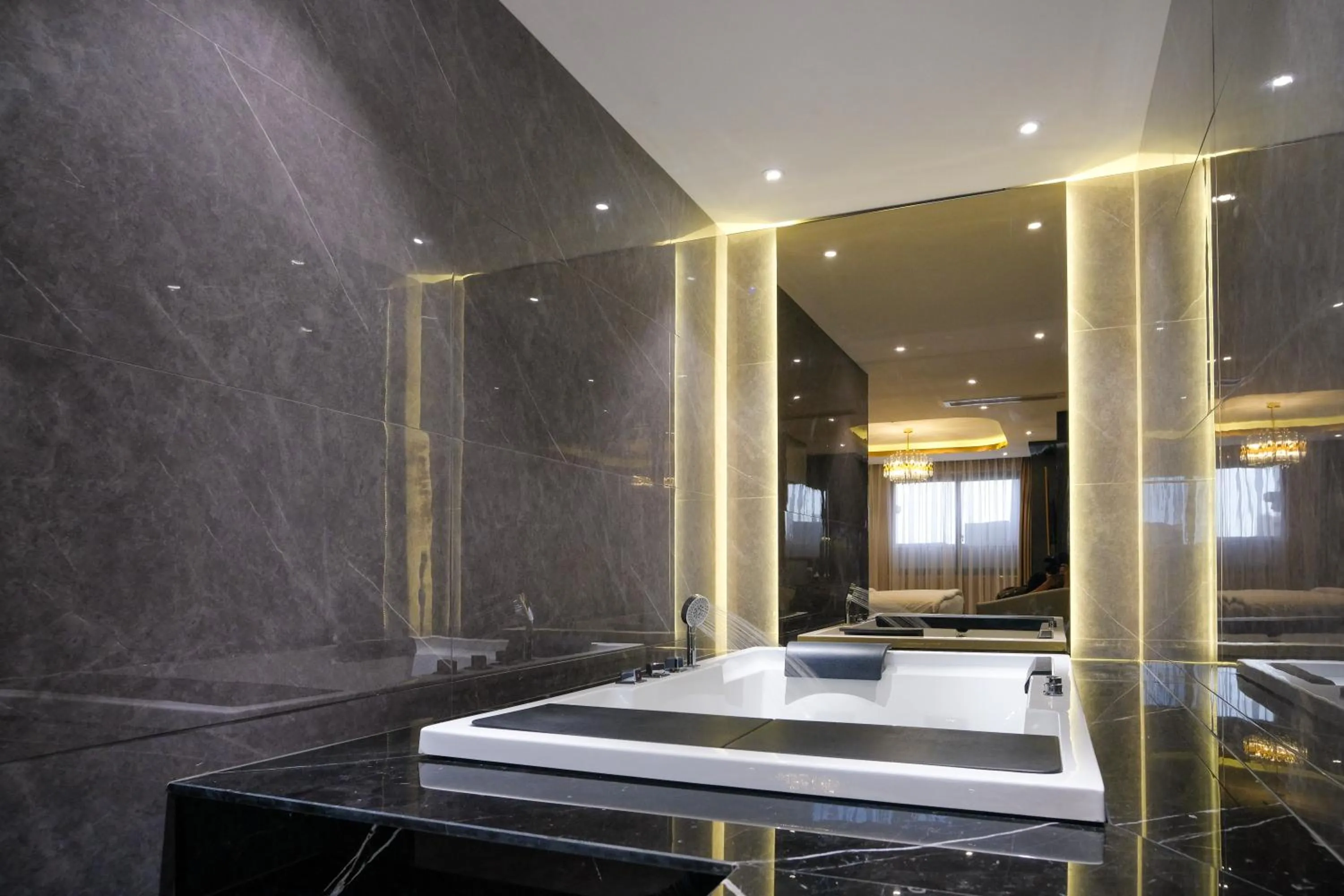 Enjoy Boutique Saigon Hotel