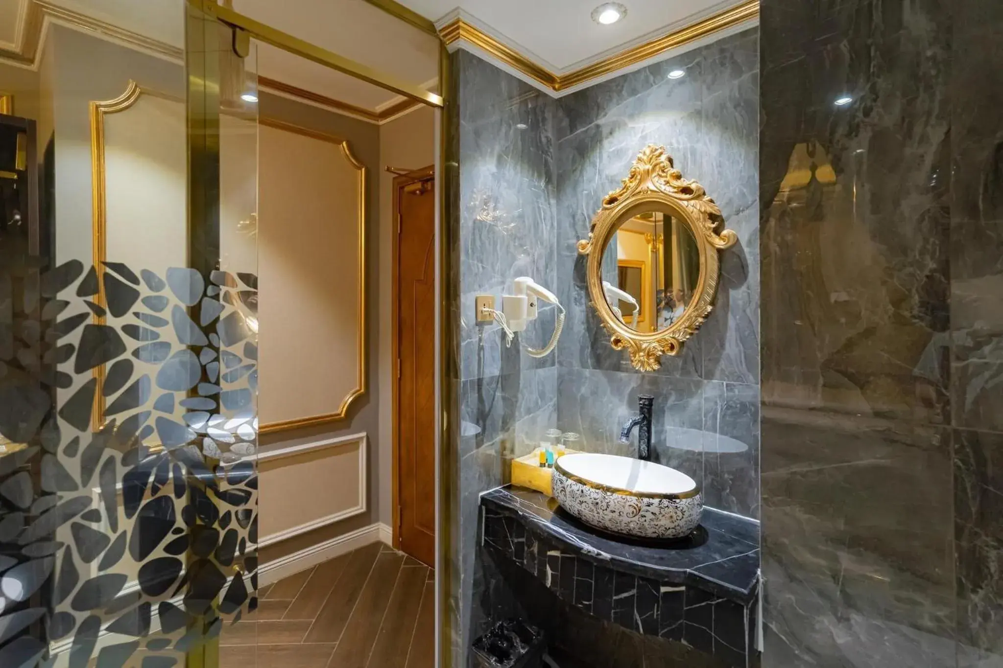 Enjoy Boutique Saigon Hotel Enjoy Boutique Saigon Hotel