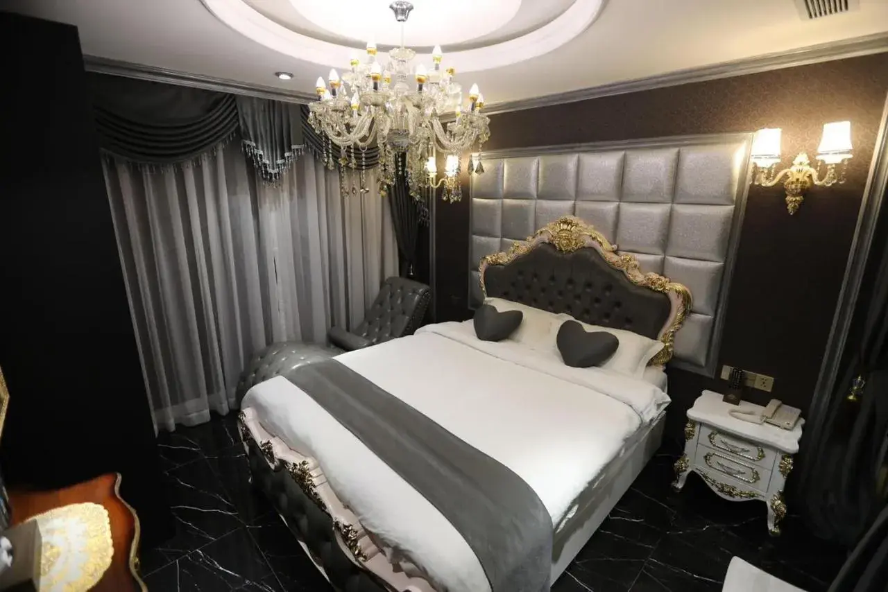 Bed in Enjoy Boutique Saigon Hotel Bed in Enjoy Boutique Saigon Hotel