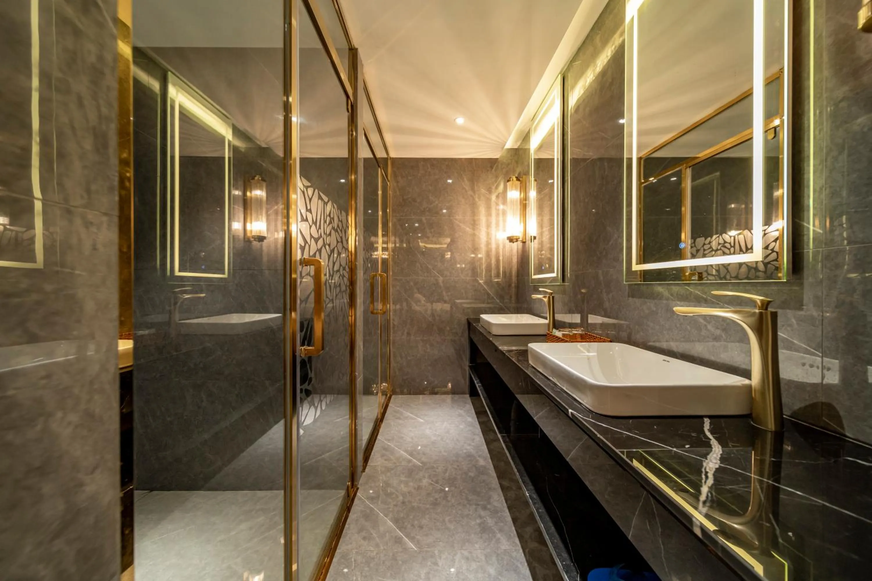 Enjoy Boutique Saigon Hotel