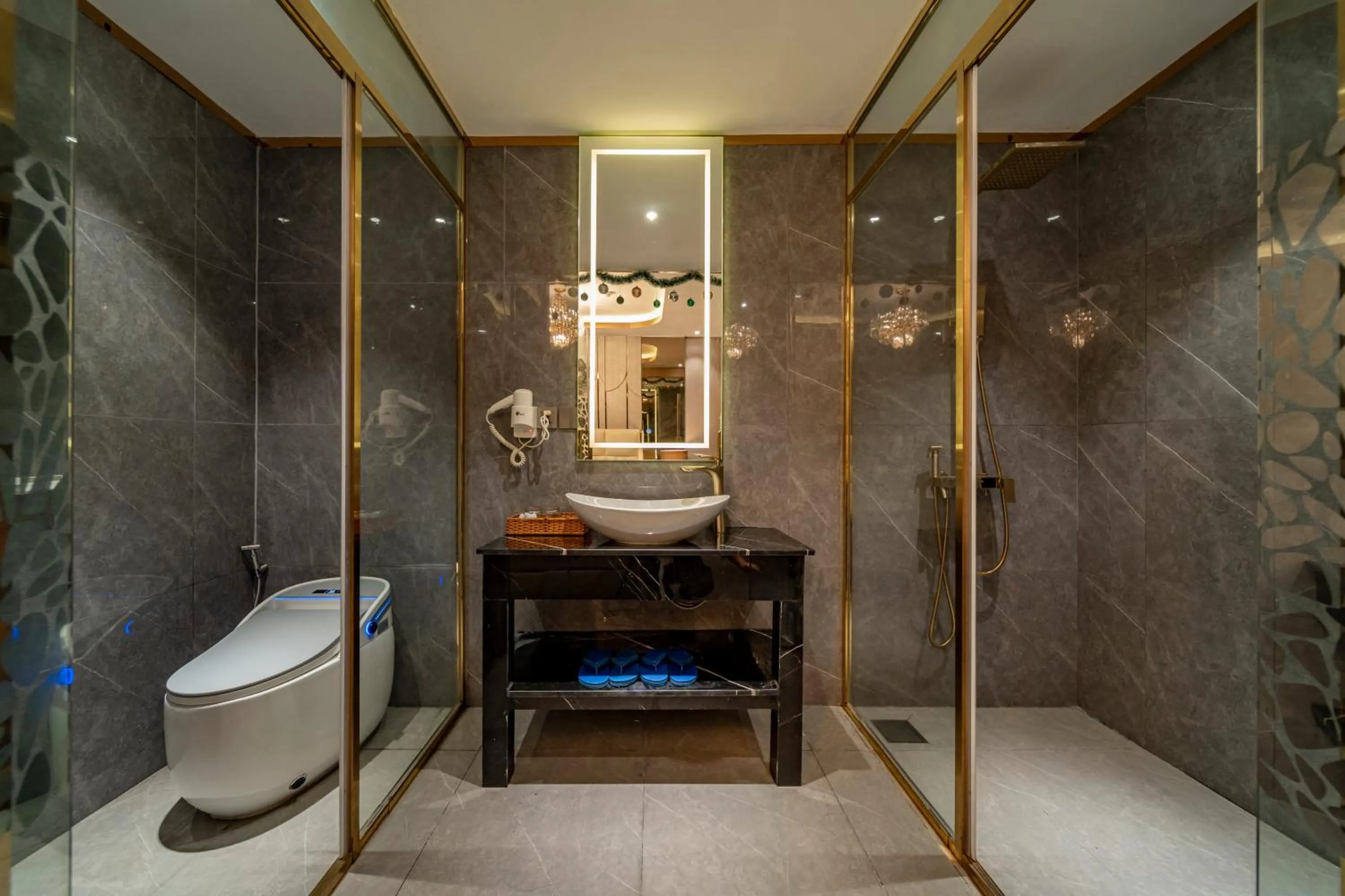 Enjoy Boutique Saigon Hotel