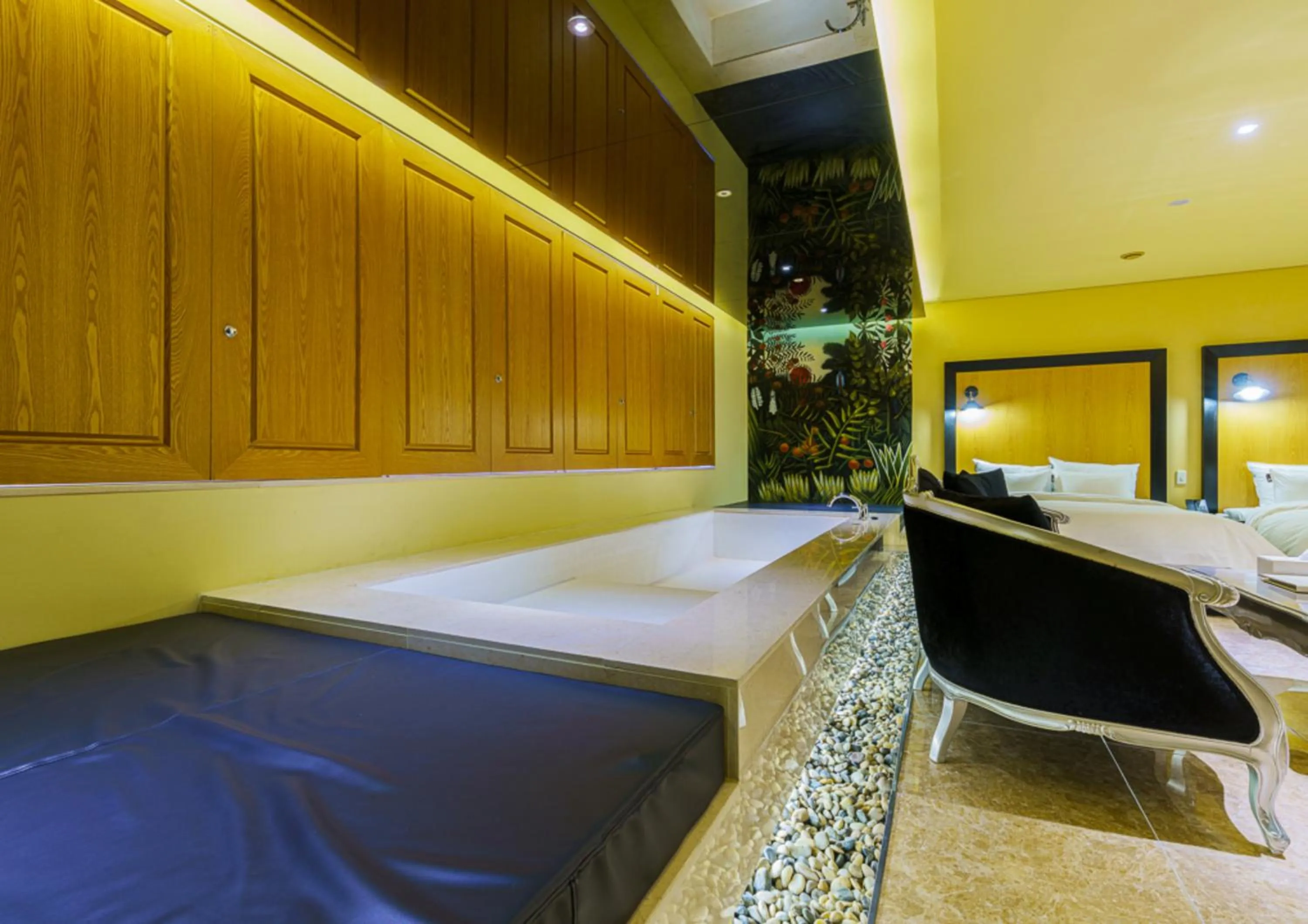 Living room, Bed in Hotel The Designers Incheon