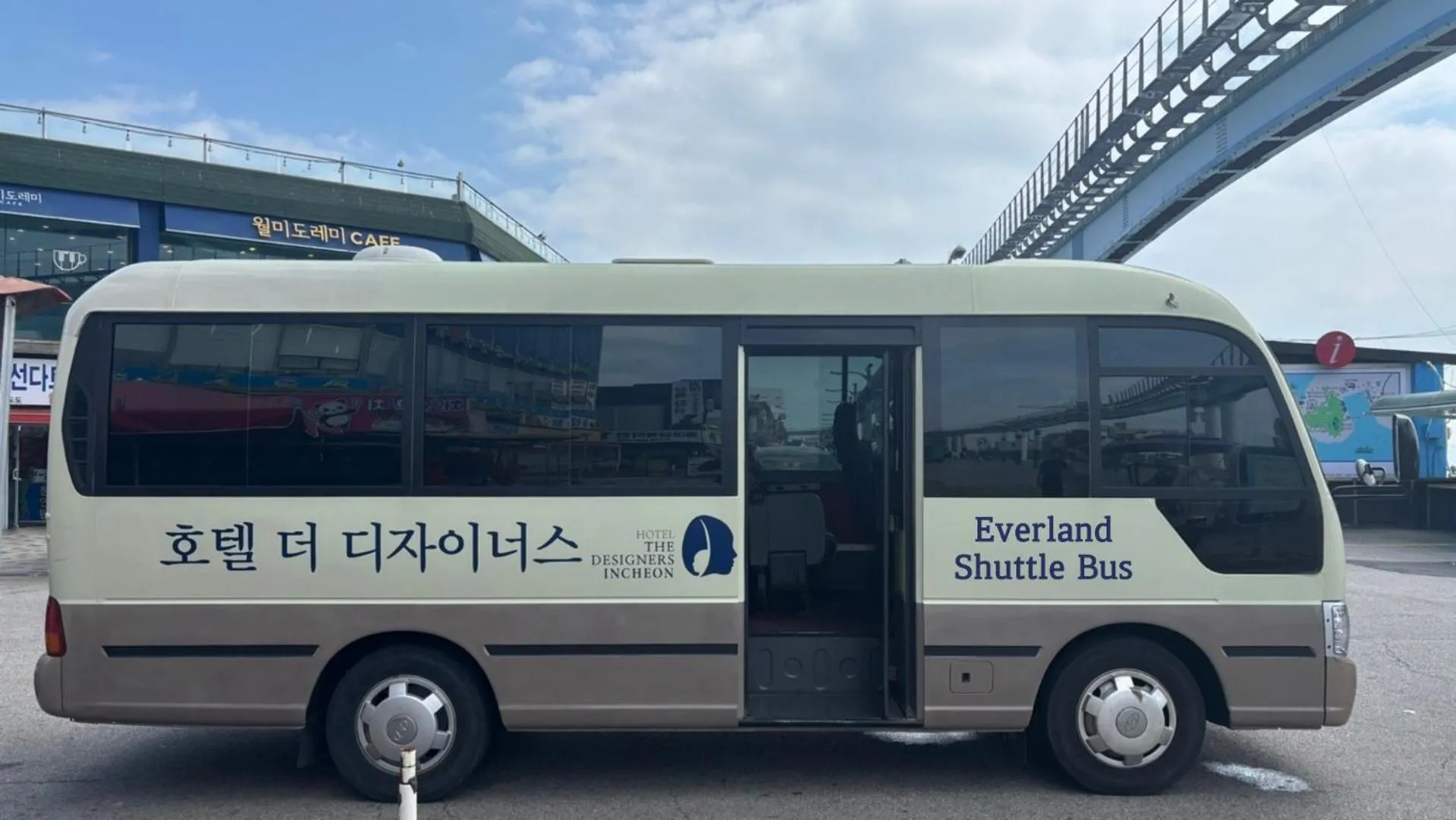 shuttle in Hotel The Designers Incheon