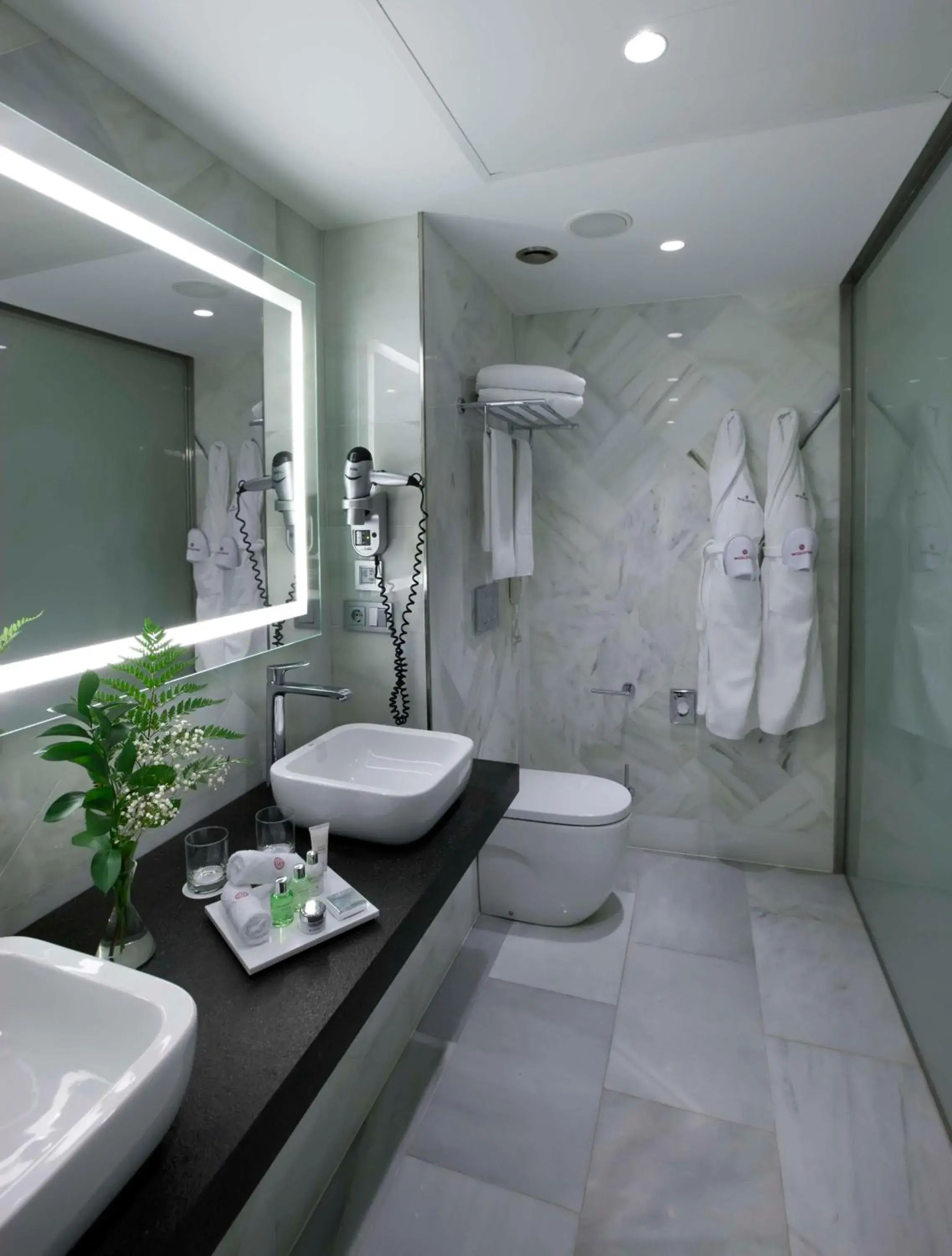 Bathroom in NH Collection Amistad Córdoba Bathroom in NH Collection Amistad Córdoba