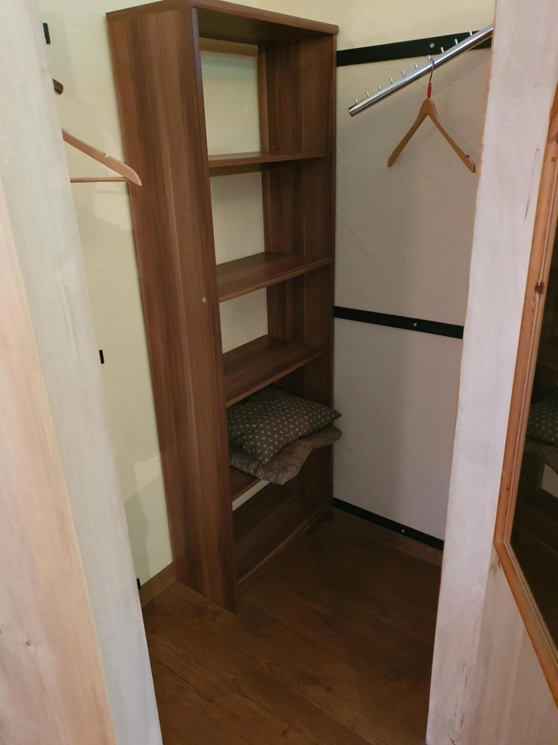 wardrobe in Pension zum Holzpantoffelmacher