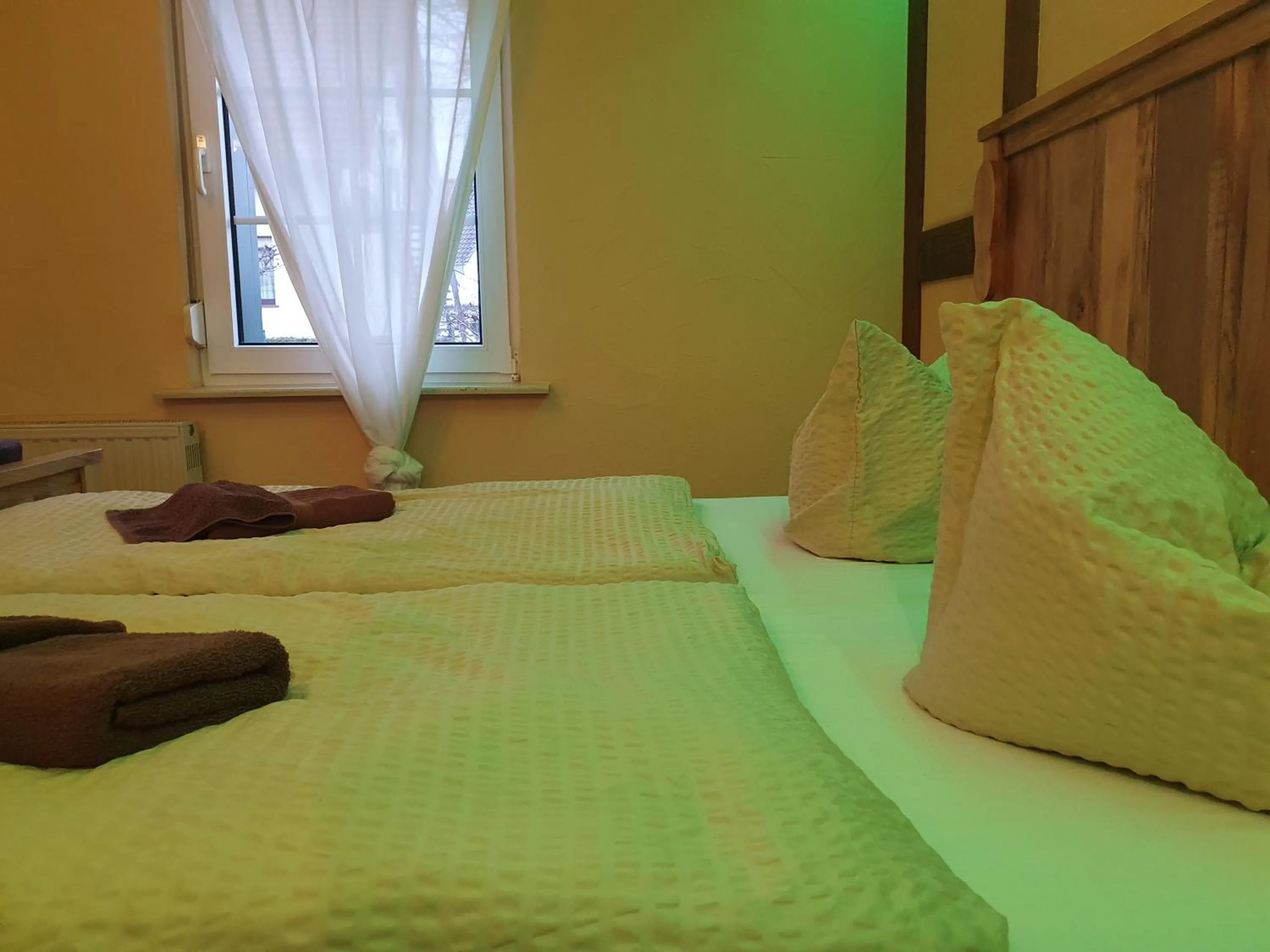 Bed in Pension zum Holzpantoffelmacher