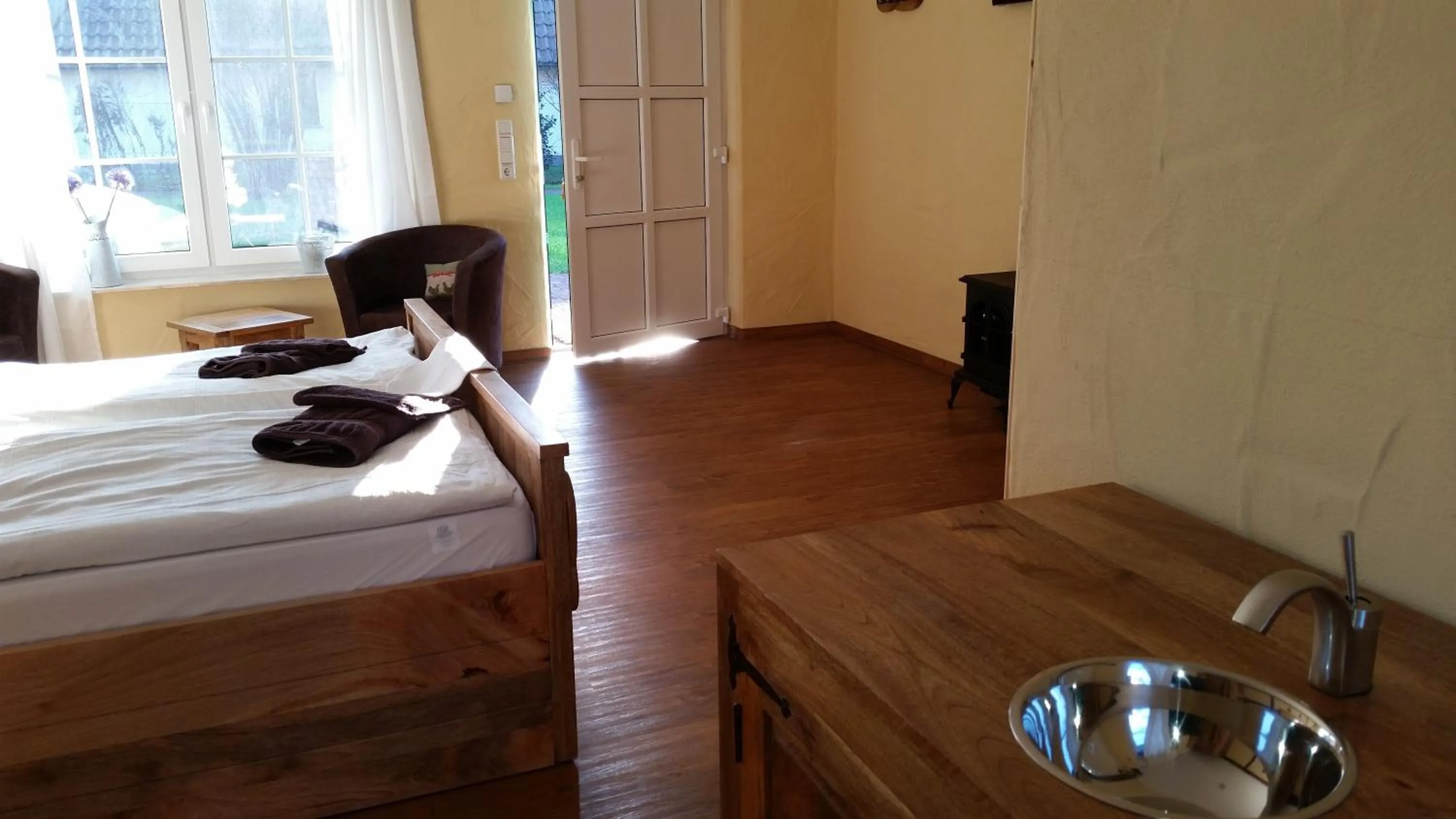 Bed in Pension zum Holzpantoffelmacher