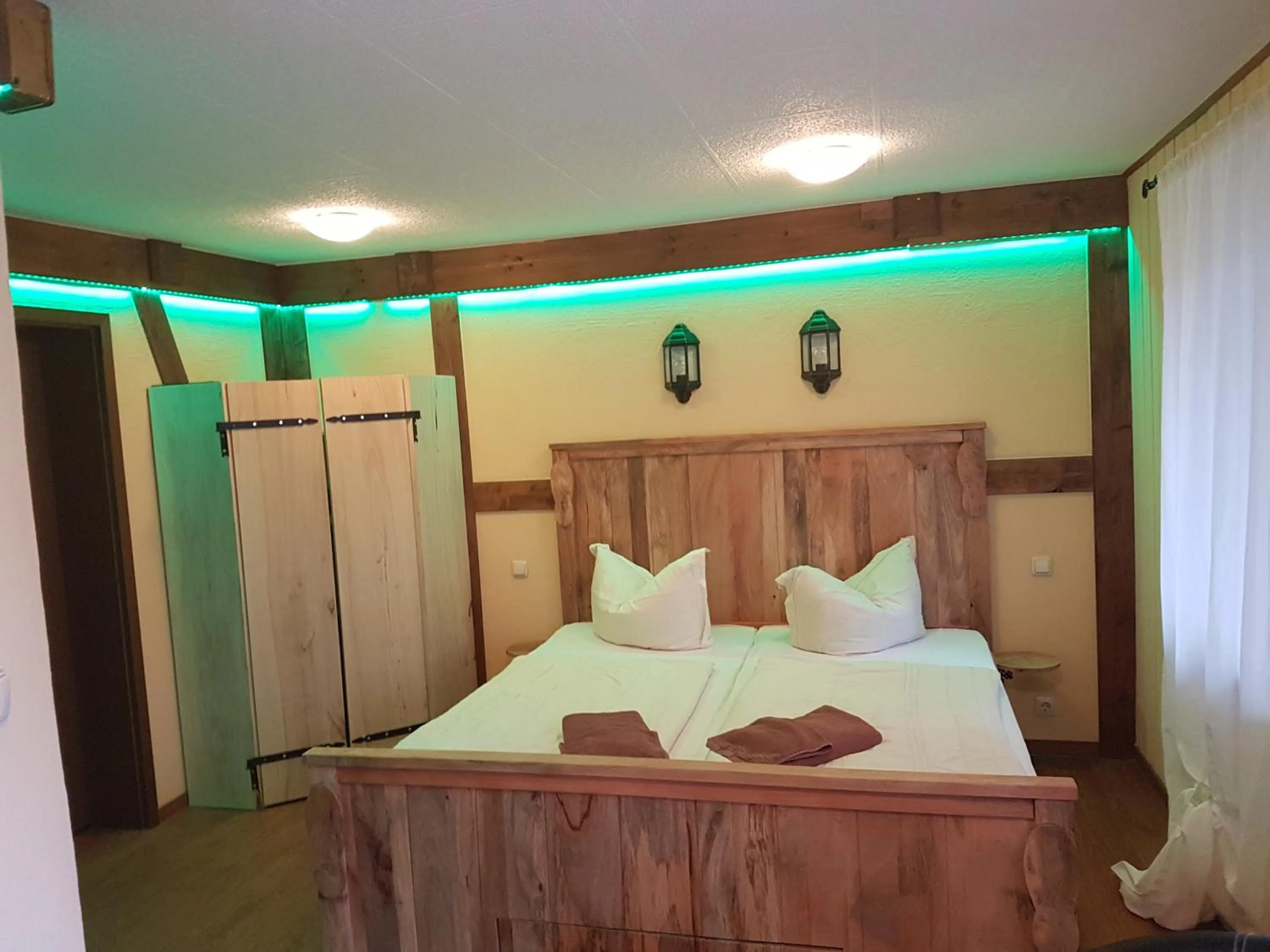 Bed in Pension zum Holzpantoffelmacher