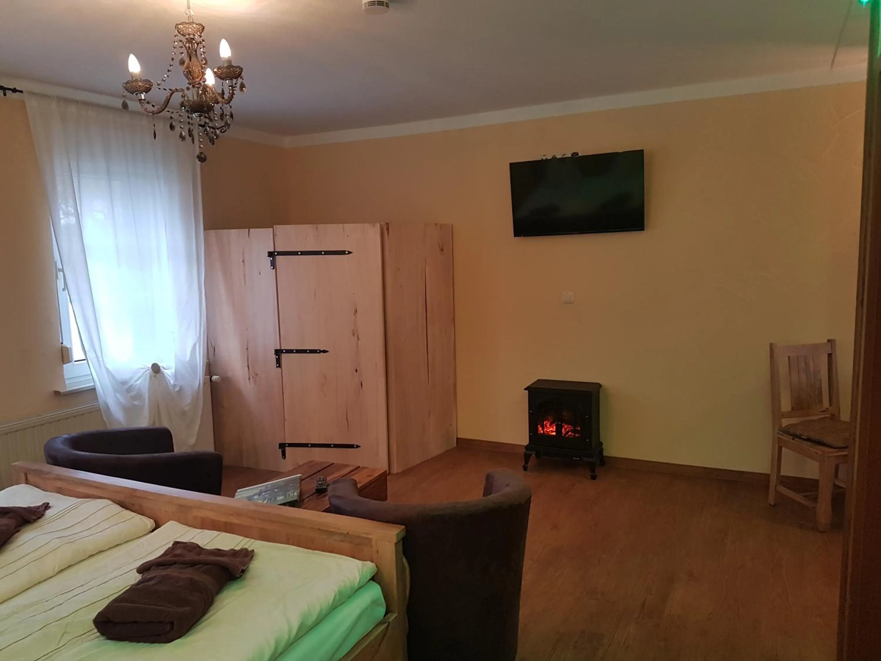 Photo of the whole room, Bed in Pension zum Holzpantoffelmacher