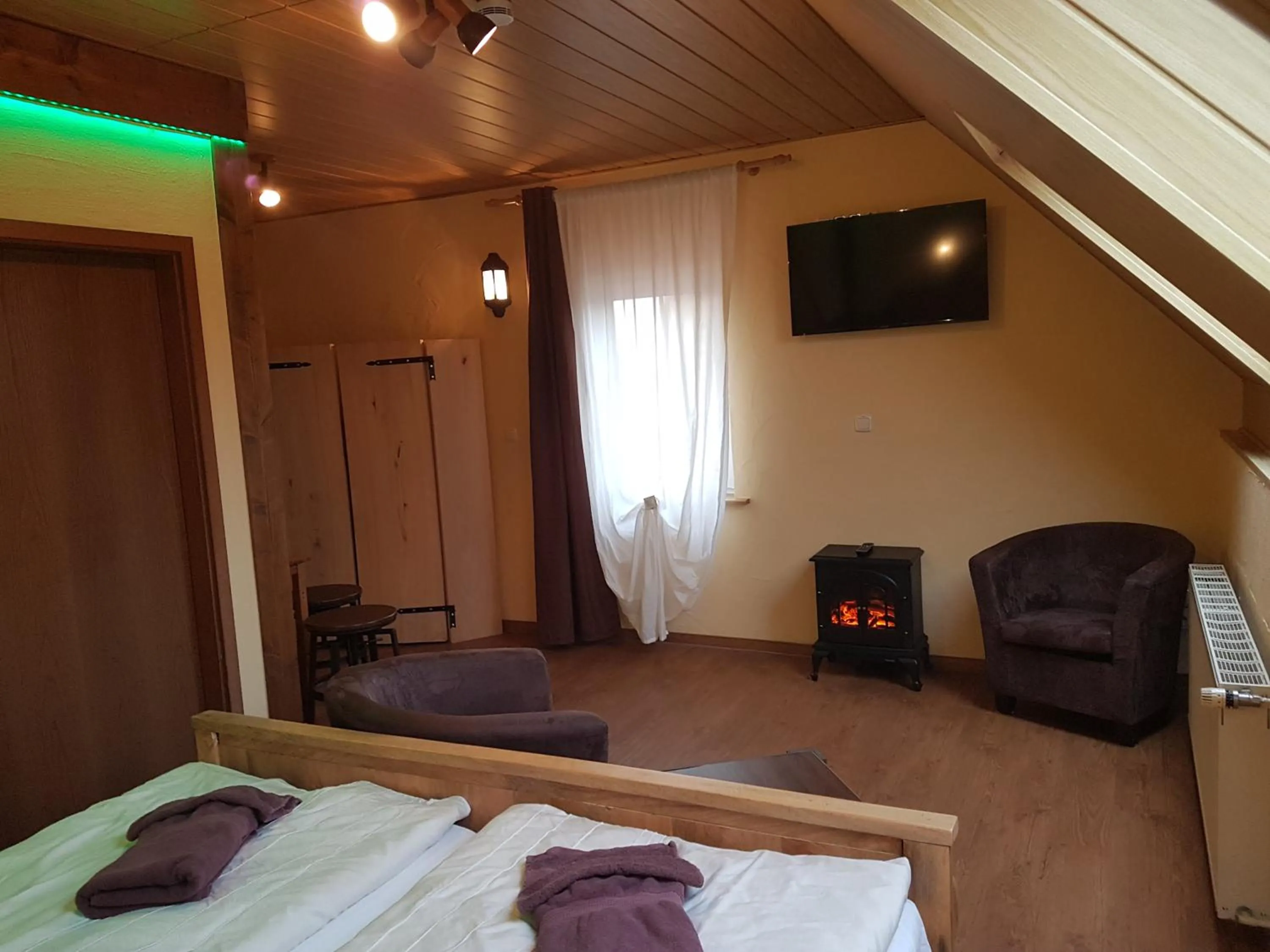 Photo of the whole room, Bed in Pension zum Holzpantoffelmacher