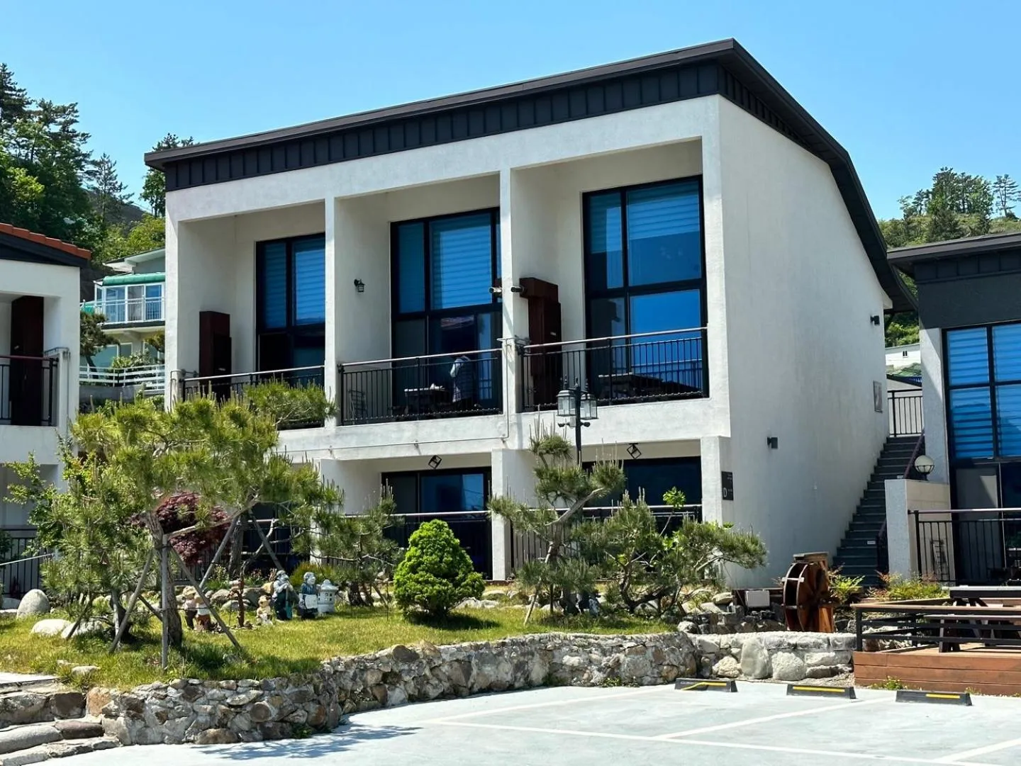 Seolli Resort Pension