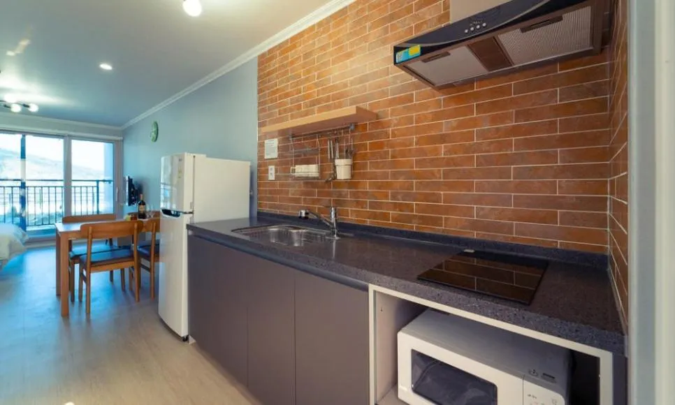 Kitchen or kitchenette in Seolli Resort Pension