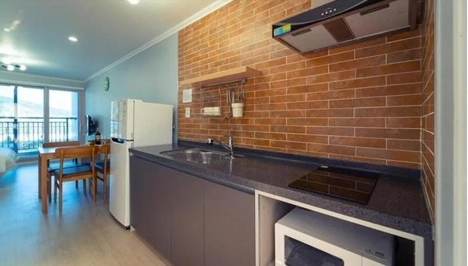 Kitchen or kitchenette in Seolli Resort Pension