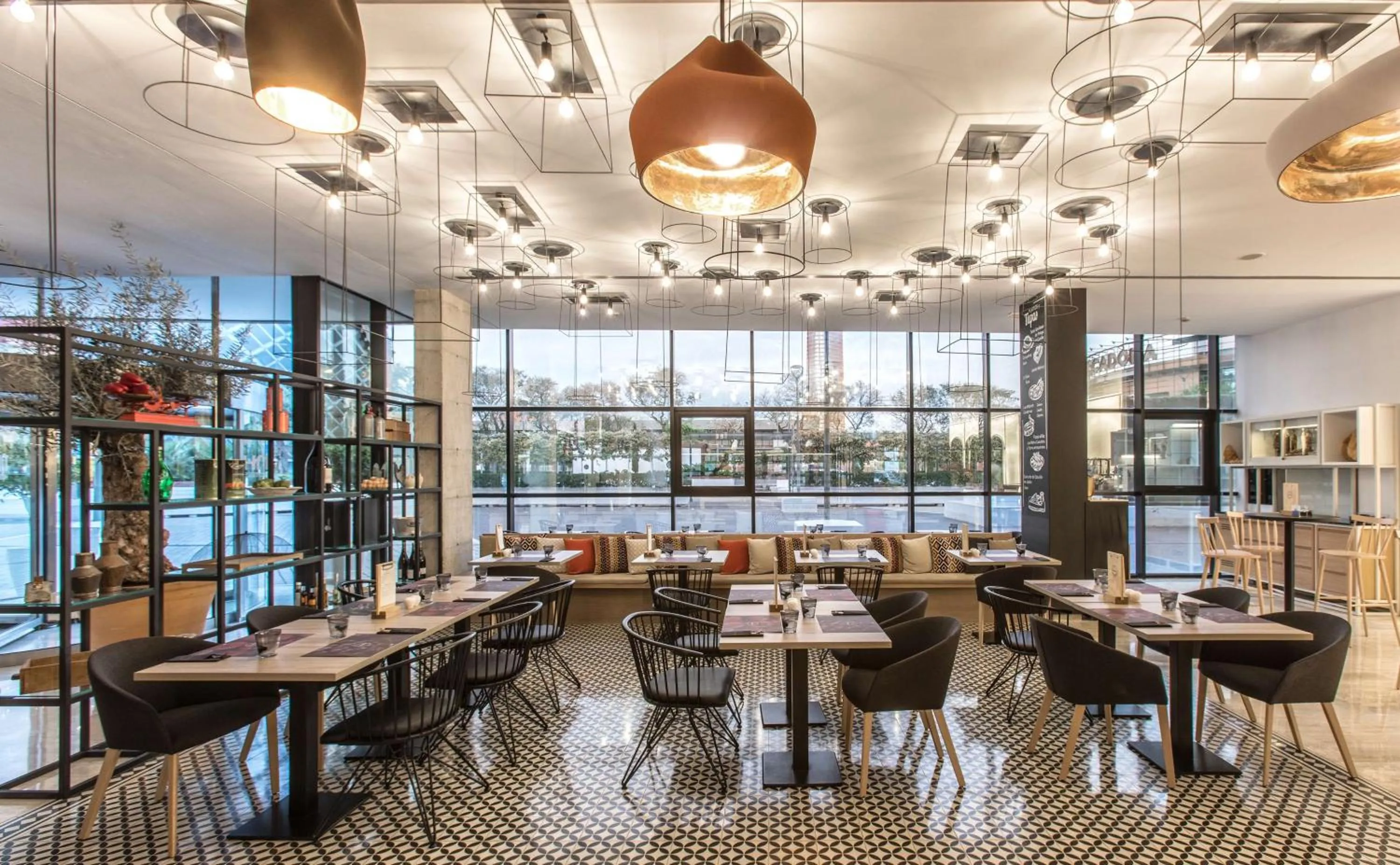 Restaurant/places to eat in NH Sevilla Plaza de Armas