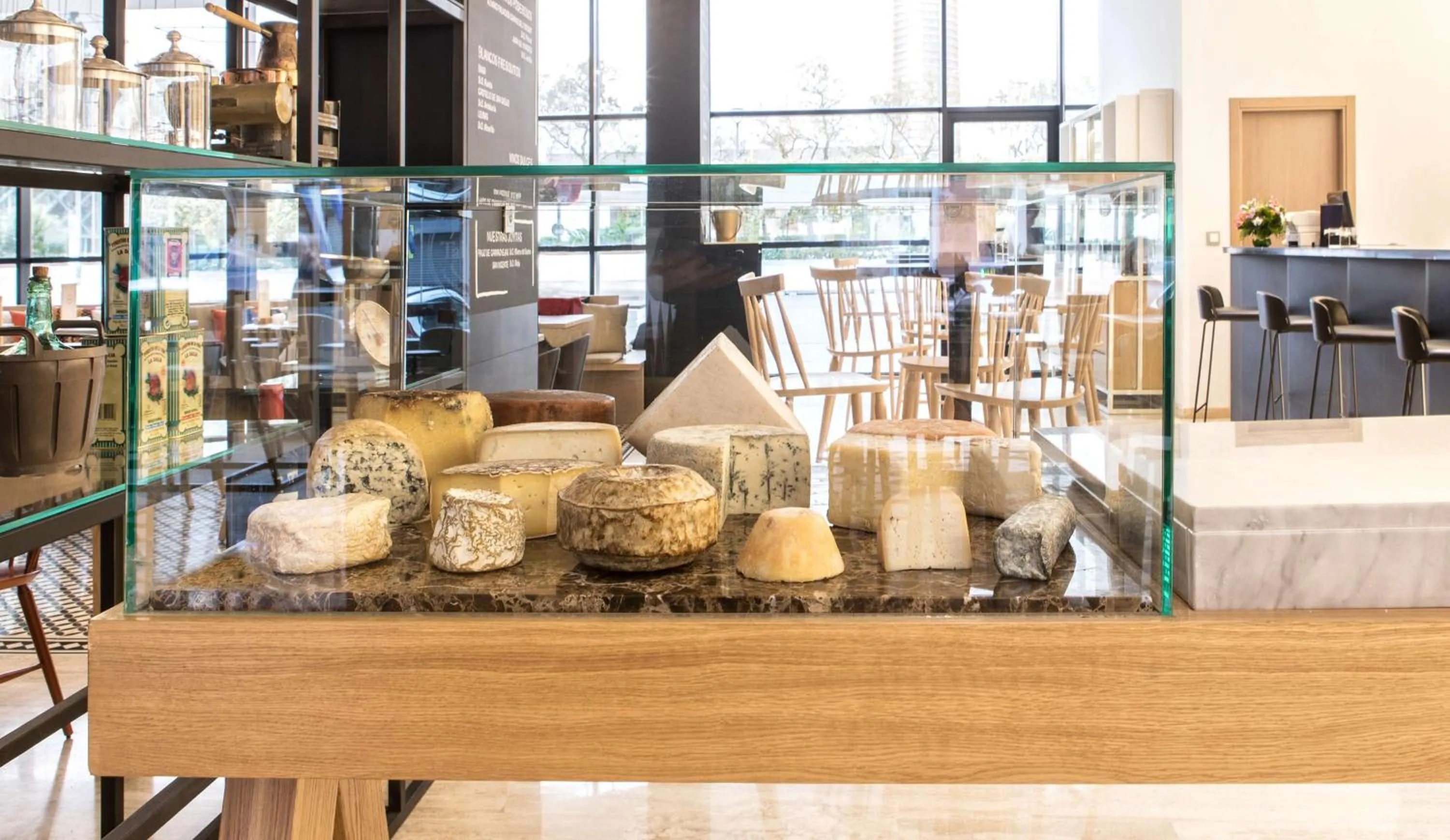 Restaurant/places to eat in NH Sevilla Plaza de Armas