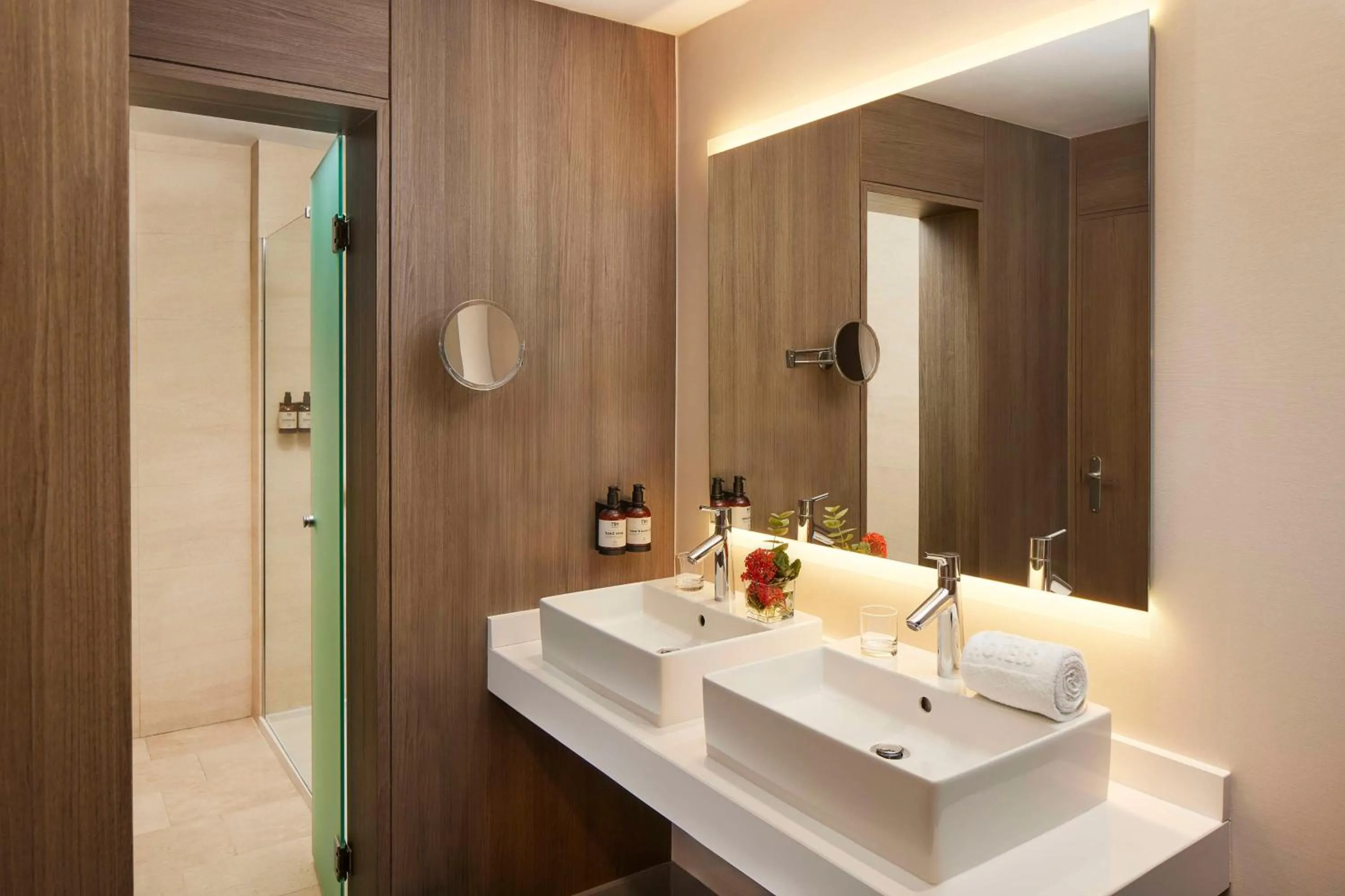 Bathroom in NH Sevilla Plaza de Armas