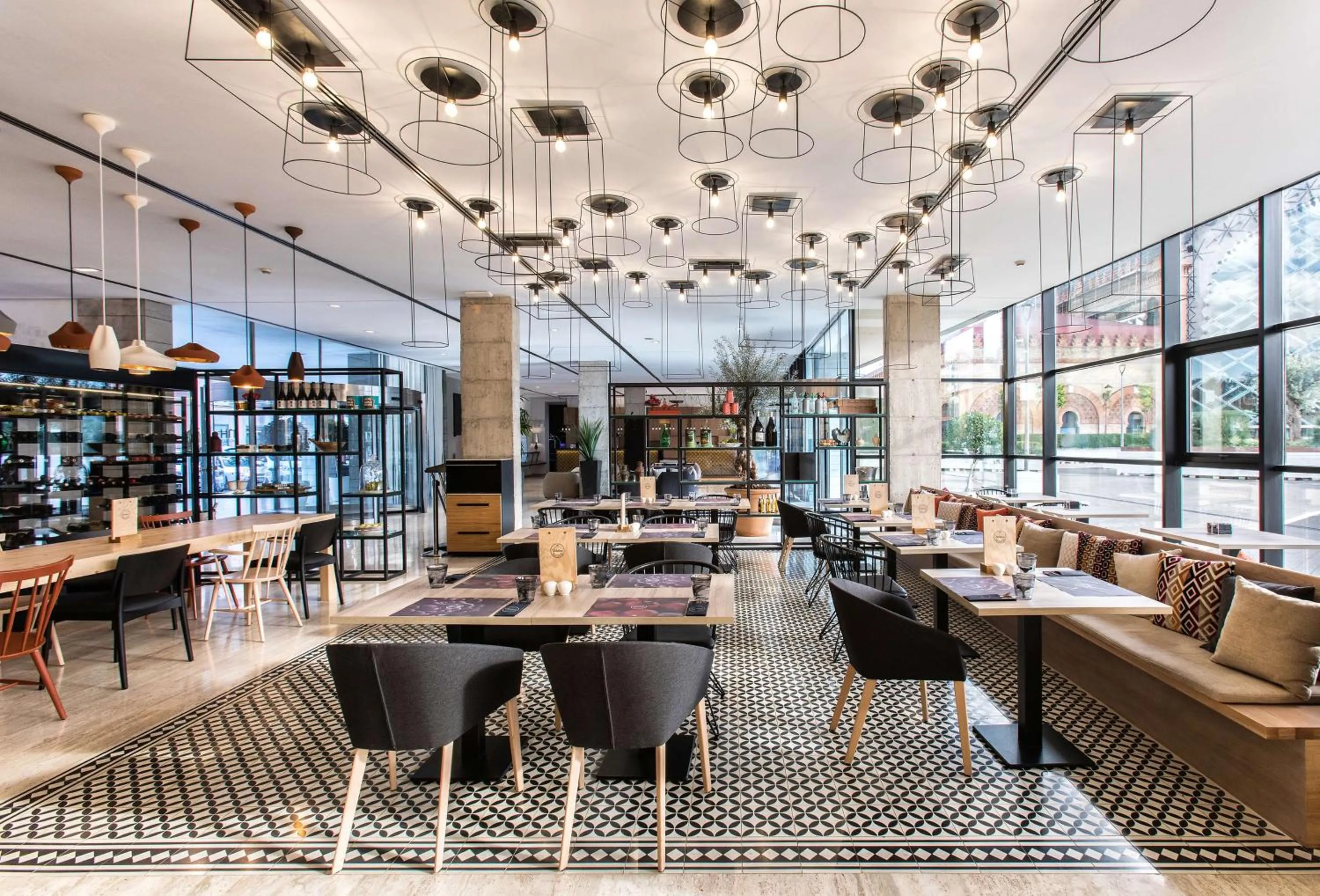 Restaurant/places to eat in NH Sevilla Plaza de Armas