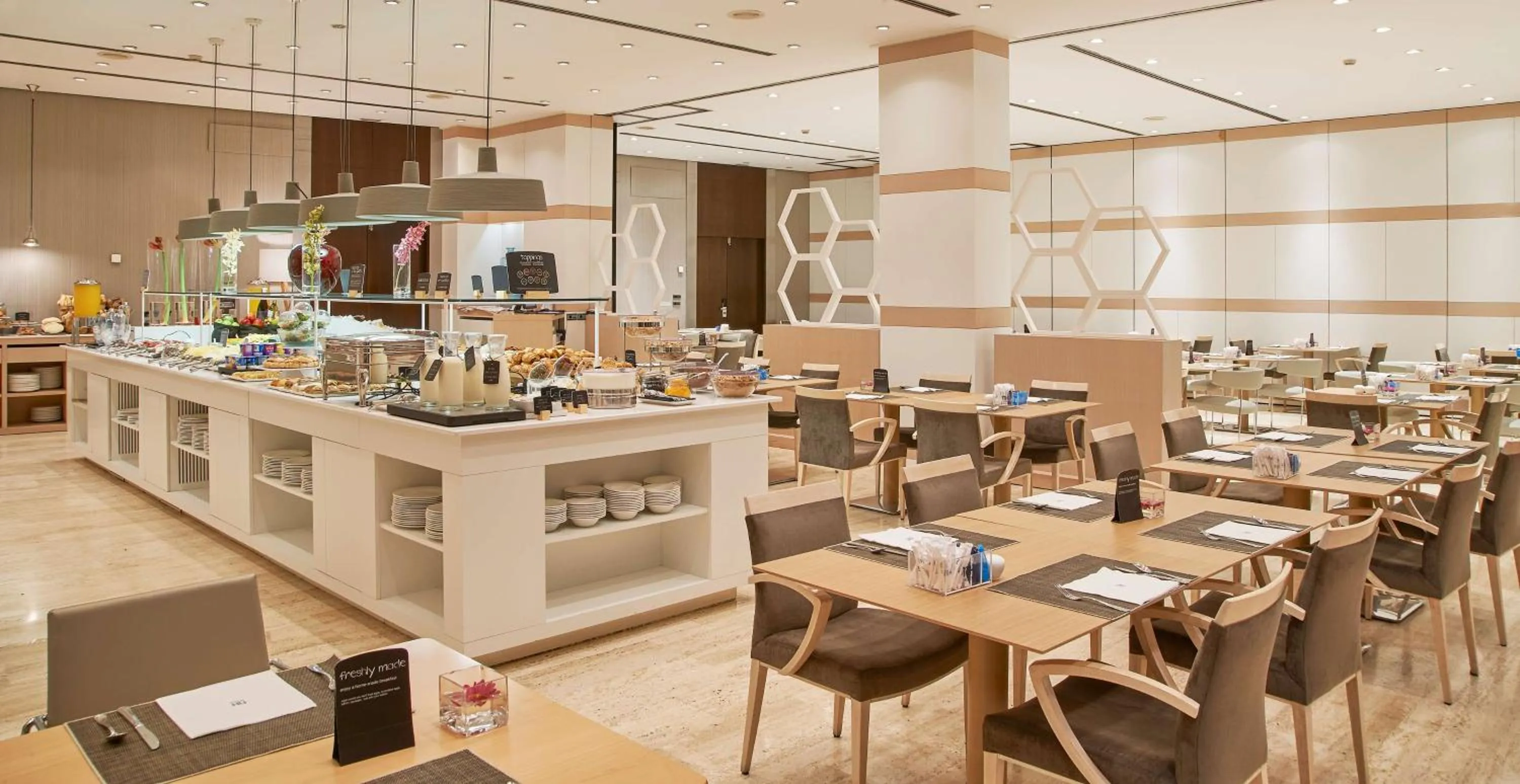 Restaurant/places to eat in NH Sevilla Plaza de Armas