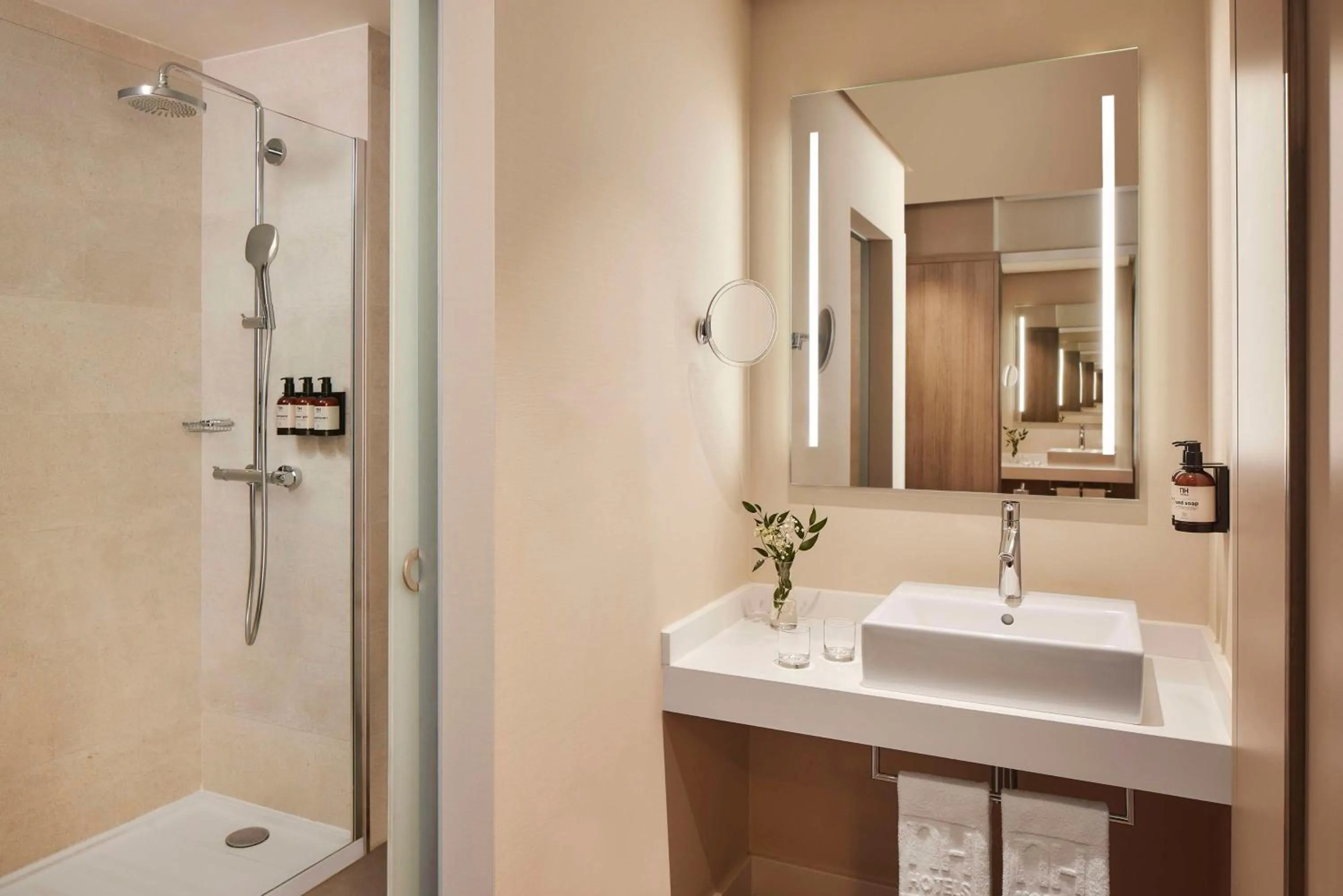 Bathroom in NH Sevilla Plaza de Armas