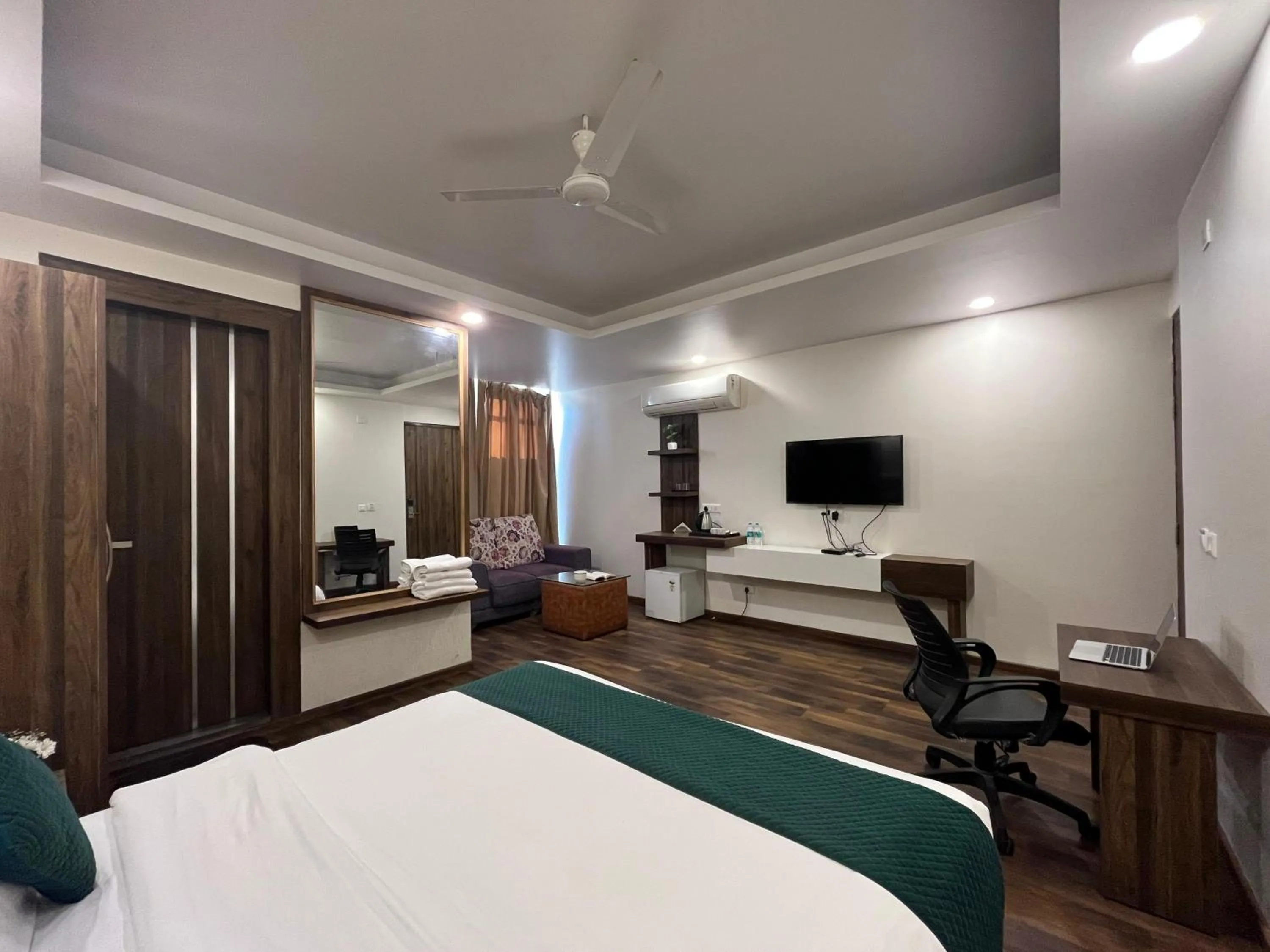 Bedroom, Bed in Hotel Maira