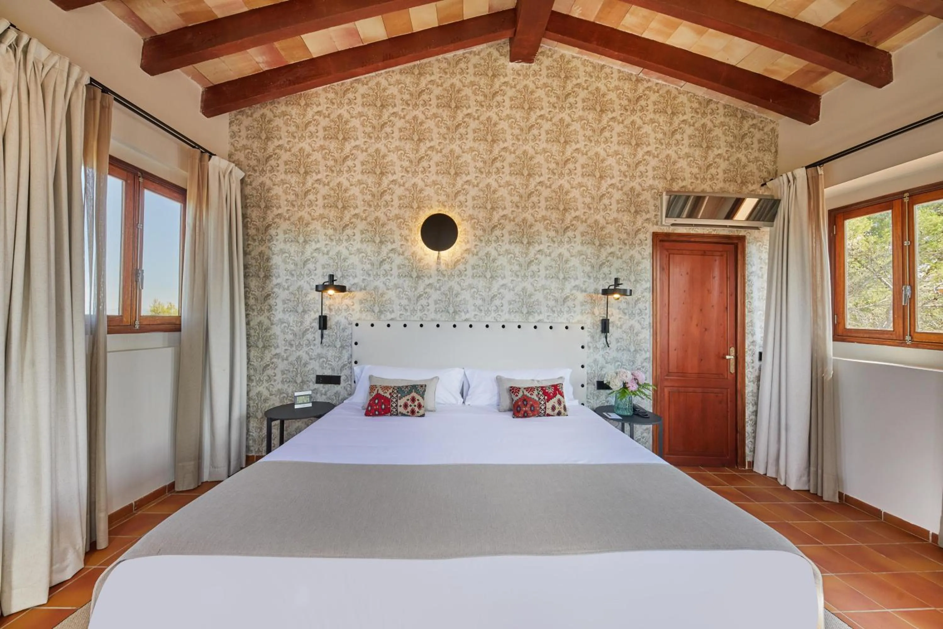 Photo of the whole room, Bed in Virrey Finca Hotel