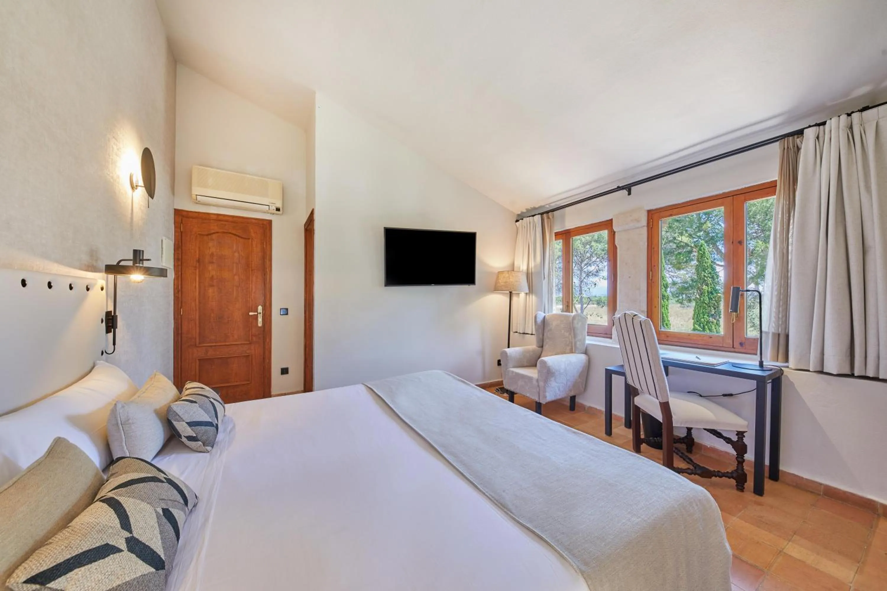 Photo of the whole room, Bed in Virrey Finca Hotel