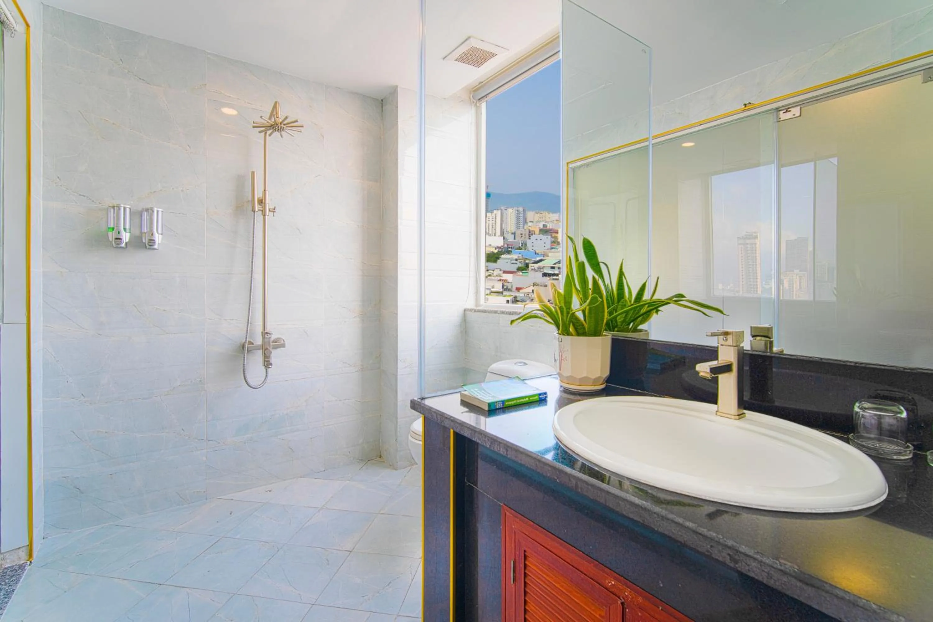 Shower in Hotel Soco