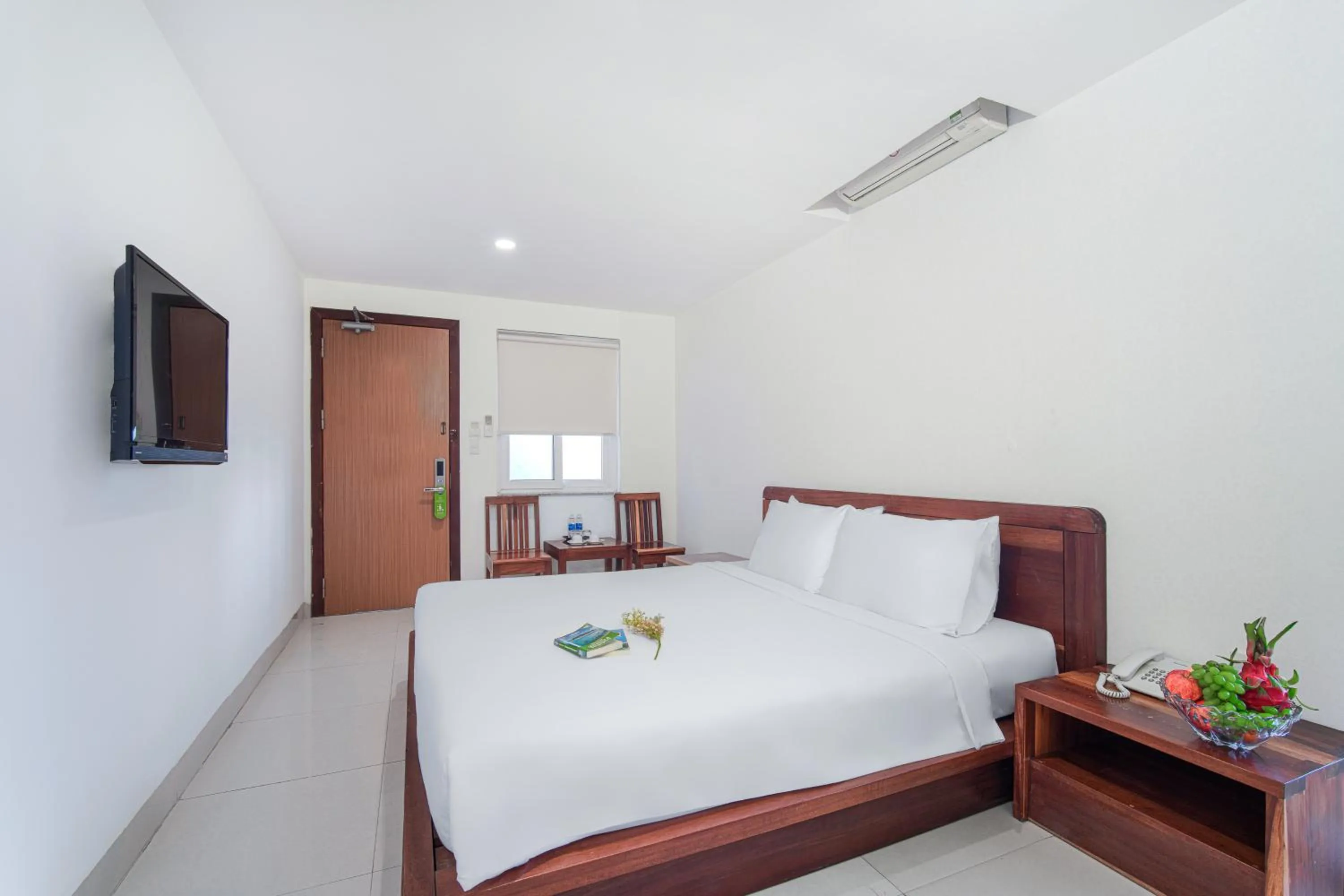 Communal lounge/ TV room, Bed in Hotel Soco