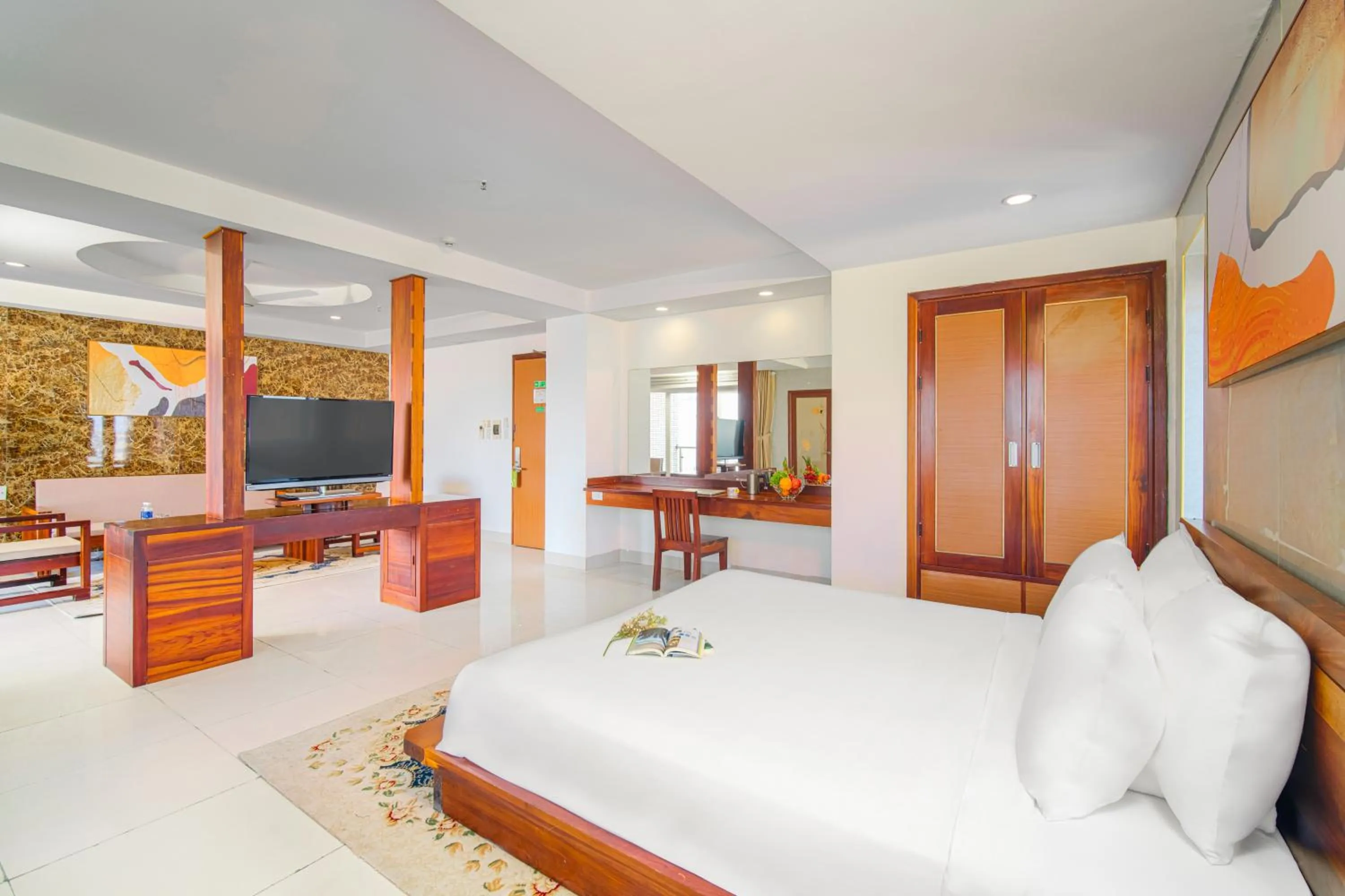 Communal lounge/ TV room, Bed in Hotel Soco