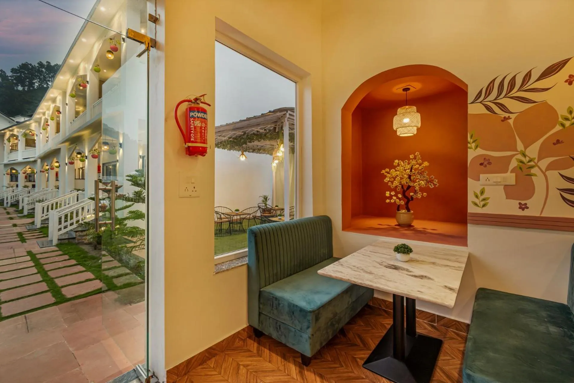 Restaurant/places to eat in Zostel Plus Rishikesh, Mohanchatti